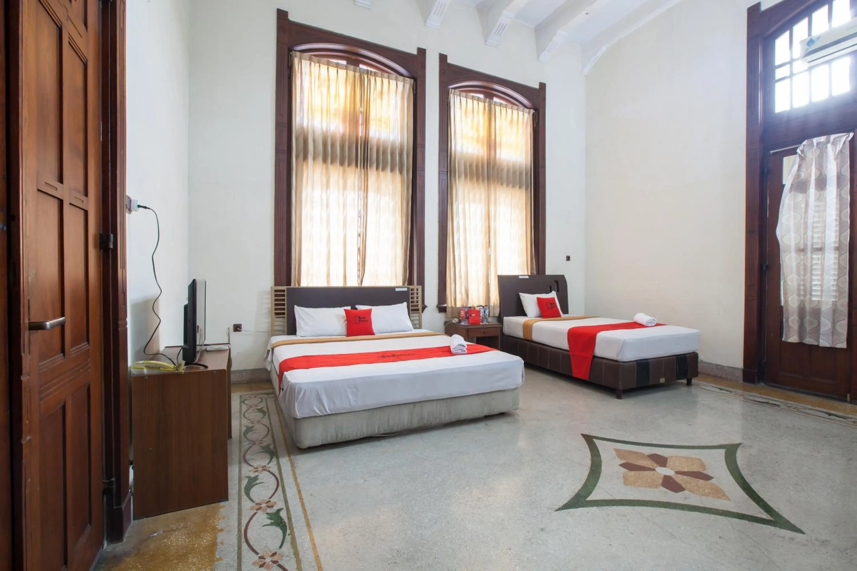 Bedroom, Bed in RedDoorz @ Lawang