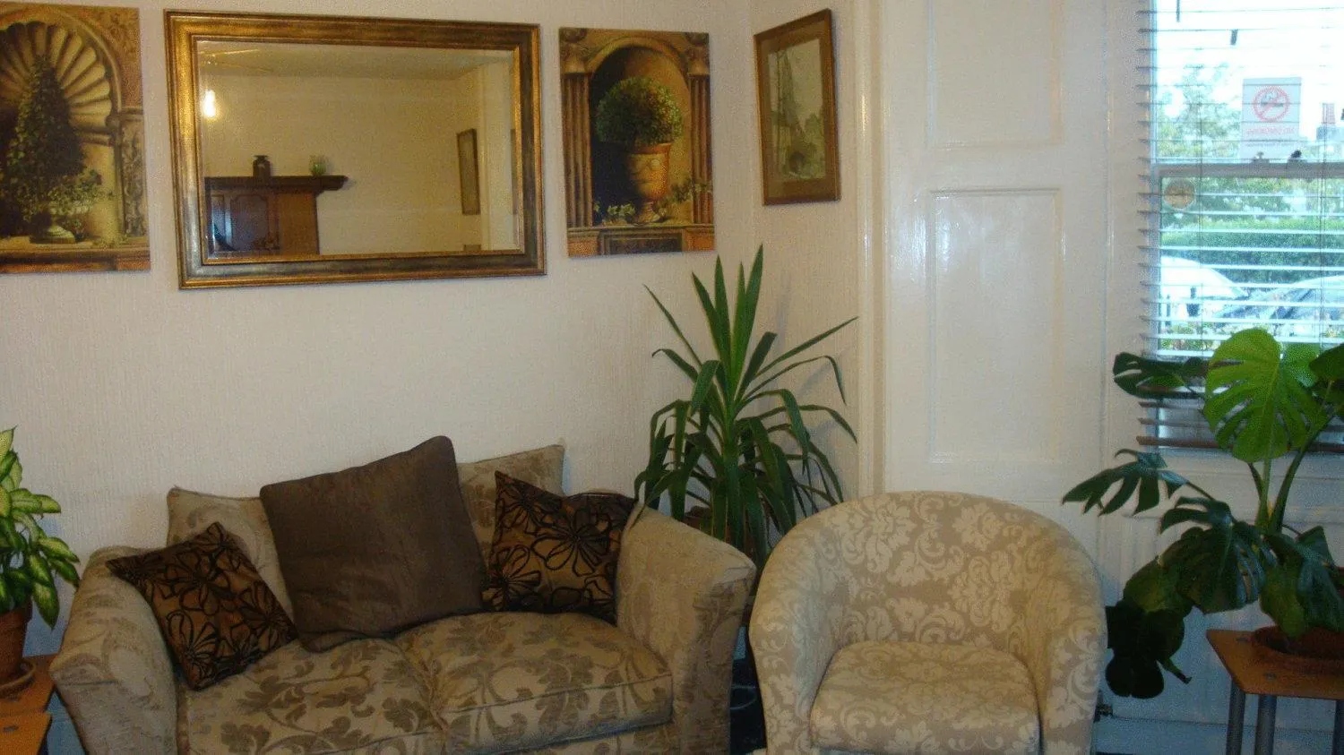 Lounge or bar in Spencer Court