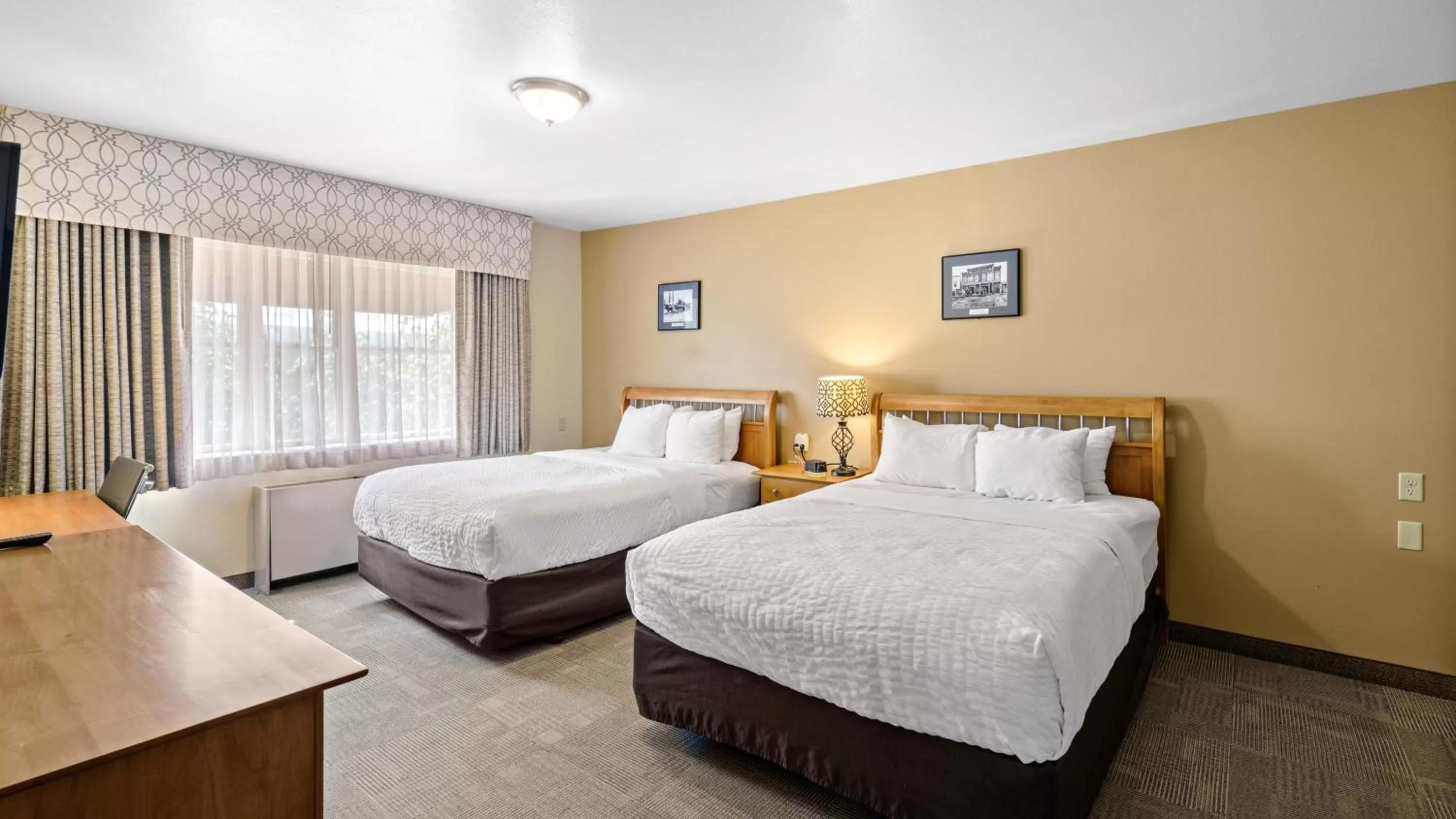 Facility for disabled guests, Bed in Clarion Hotel & Suites Fairbanks near Ft Wainwright