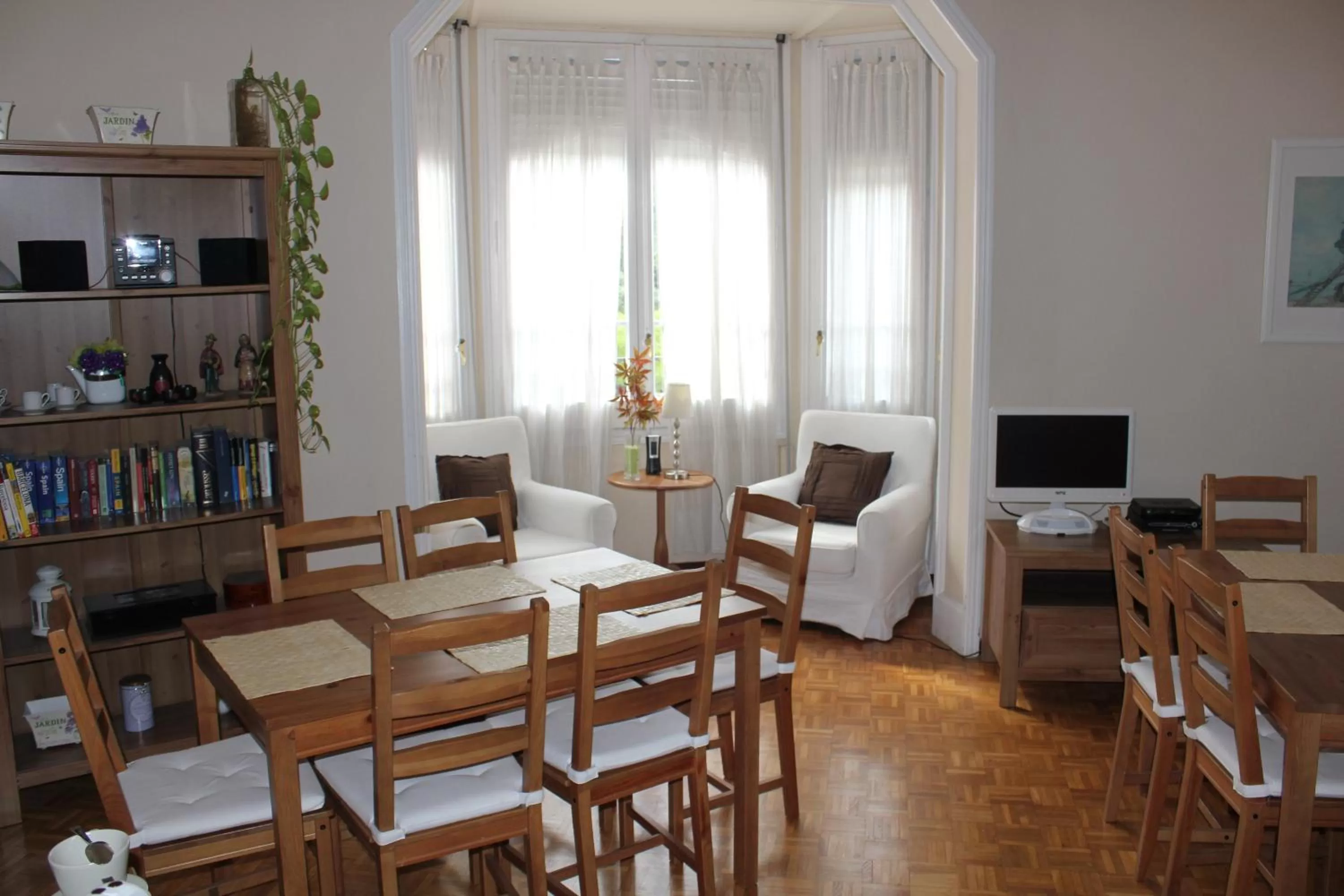 Restaurant/places to eat, Dining Area in Ally's Bed&Breakfast,