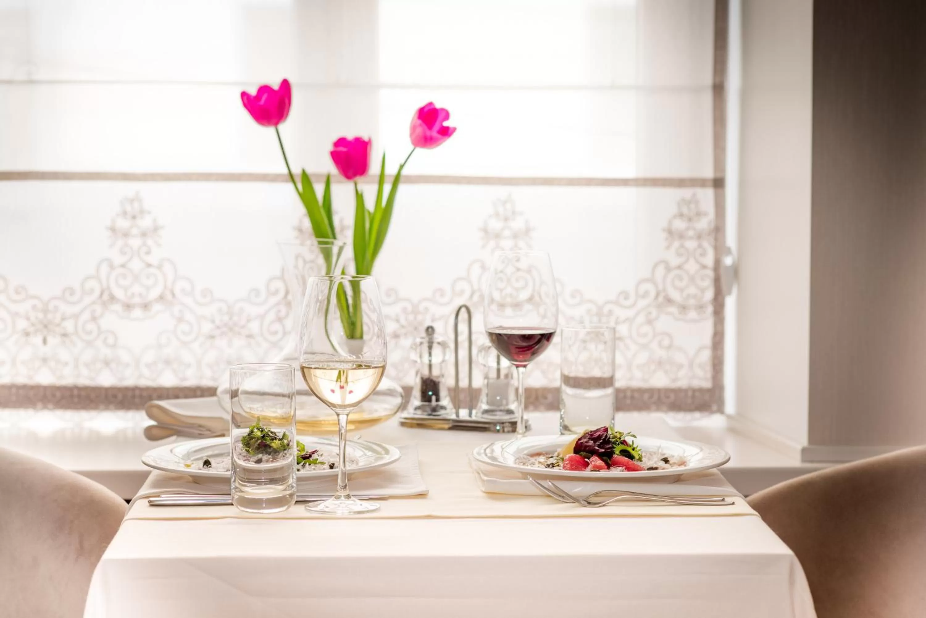 Restaurant/places to eat in Pletnevskiy Inn