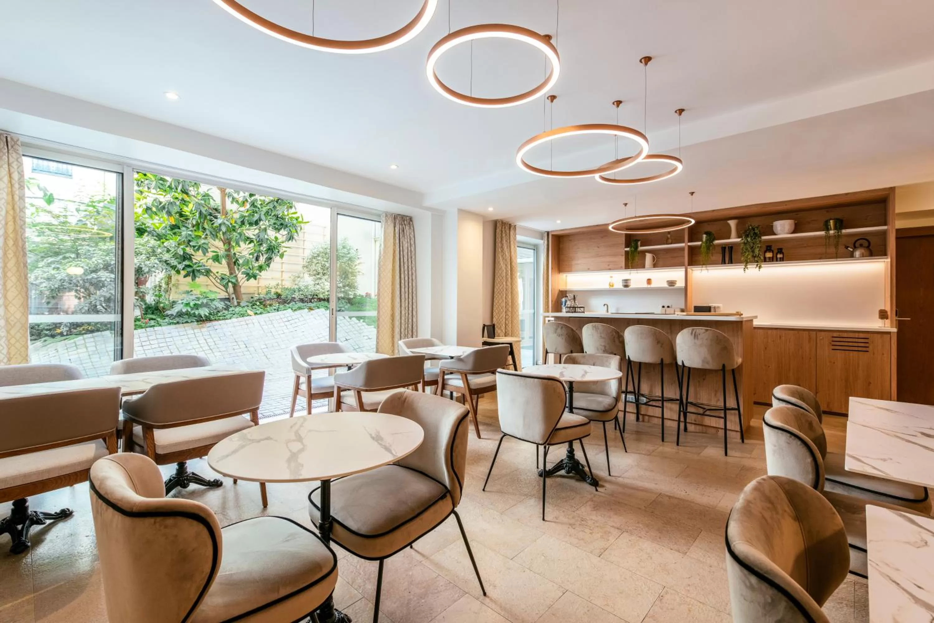 Breakfast in Aparthotel Adagio Paris Opéra