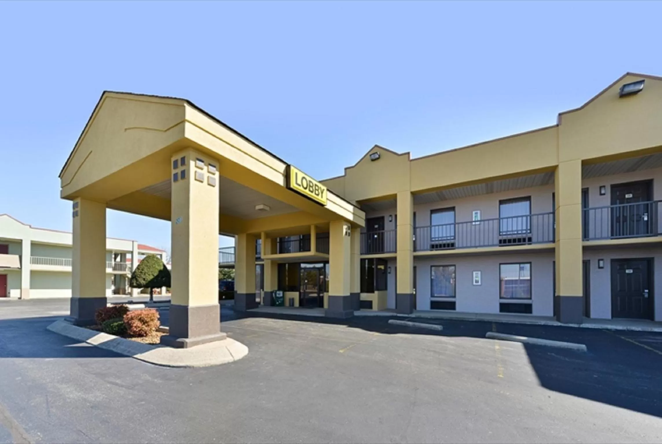 Facade/entrance in Super 8 by Wyndham Clarksville Northeast