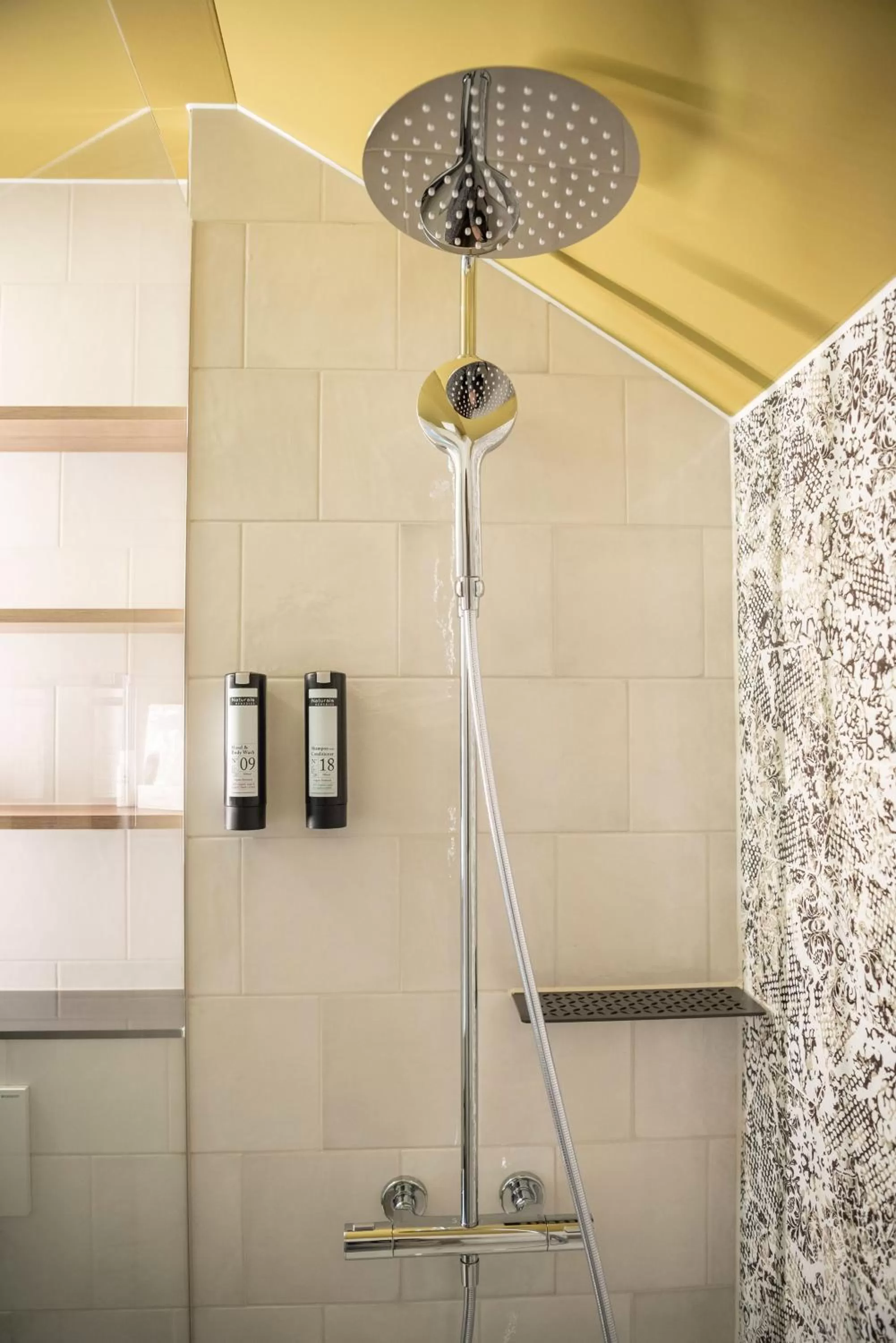 Shower in Seehotel Kastanienbaum