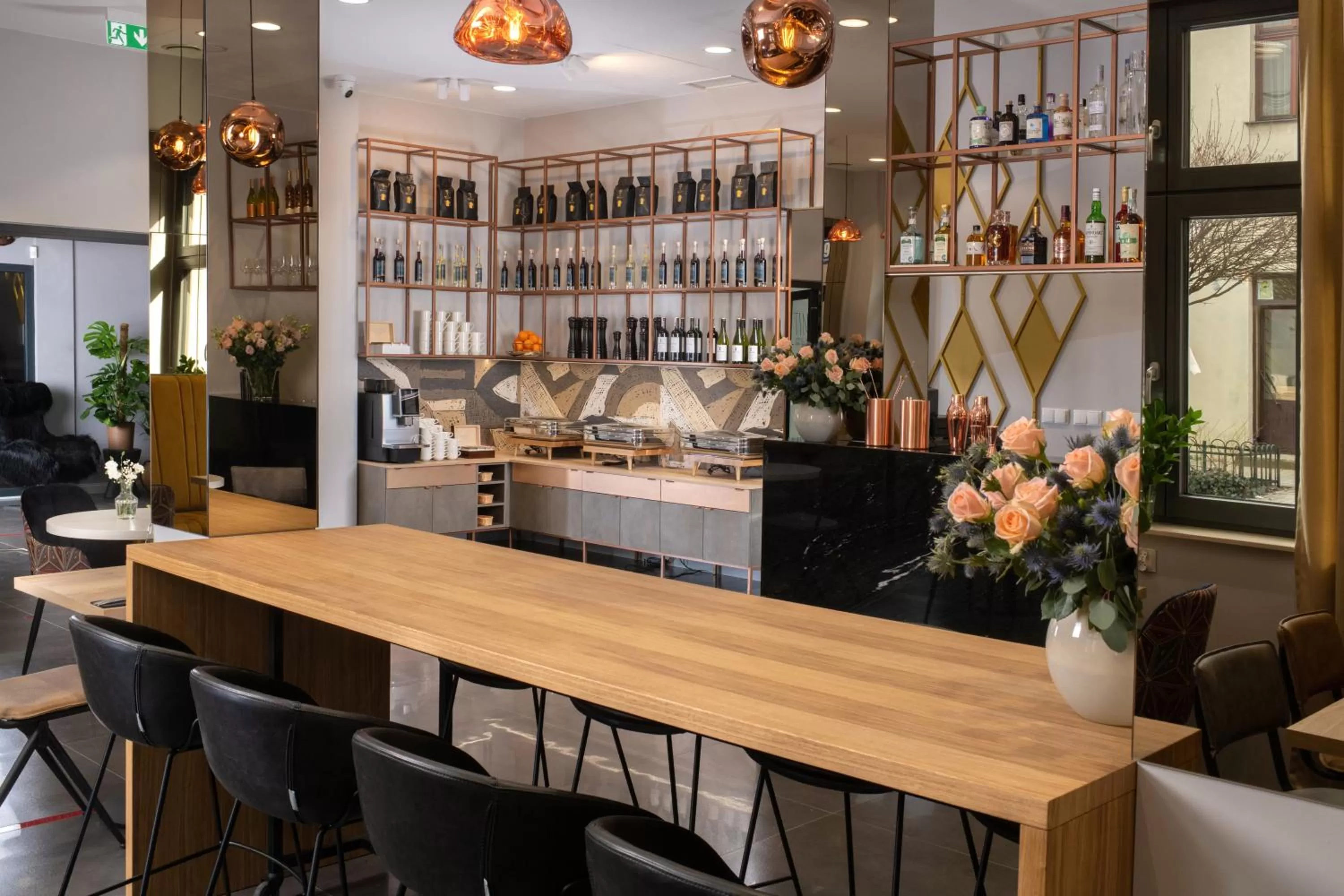 Restaurant/places to eat in Xerion Hotel