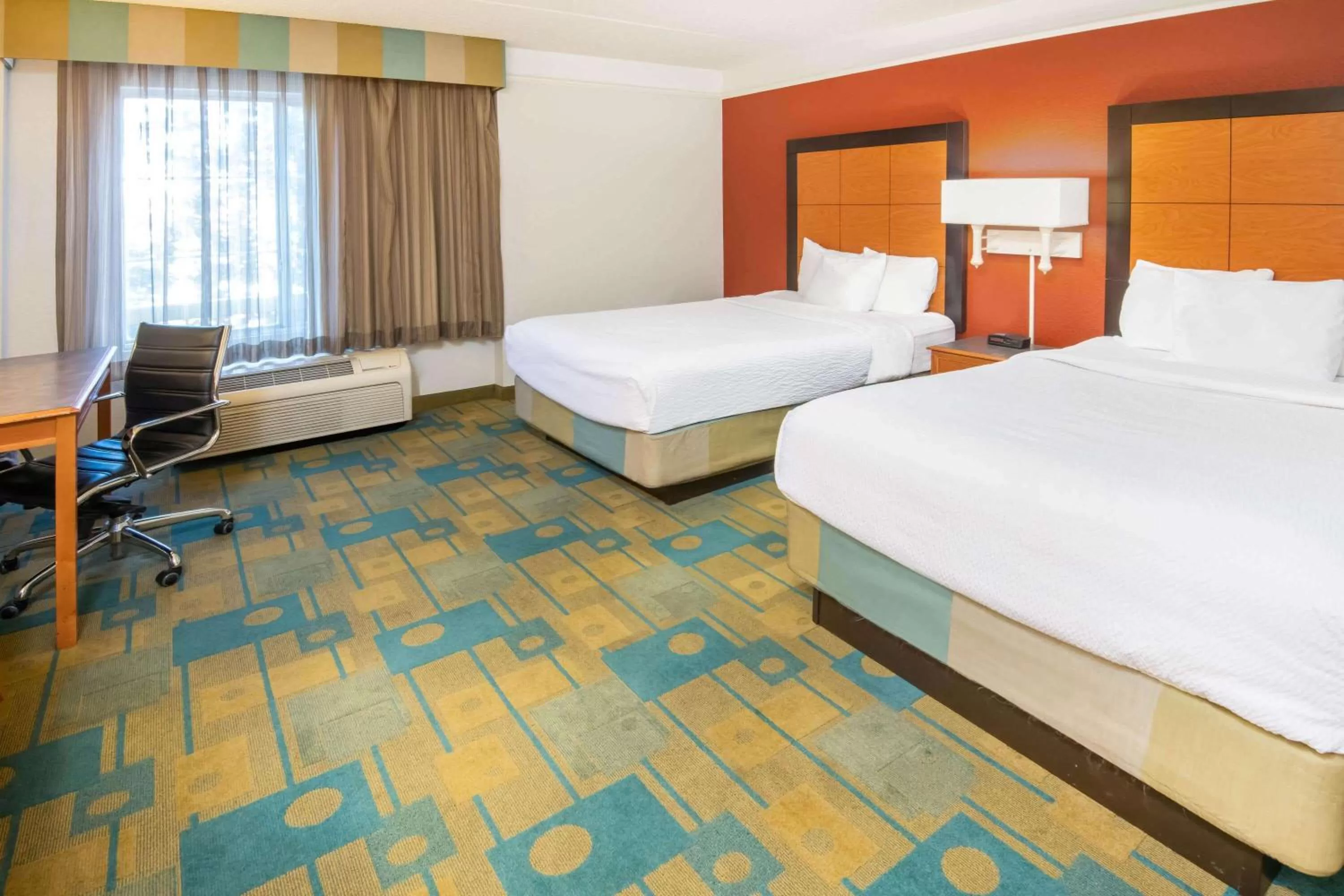Photo of the whole room, Bed in La Quinta by Wyndham Colorado Springs South Airport