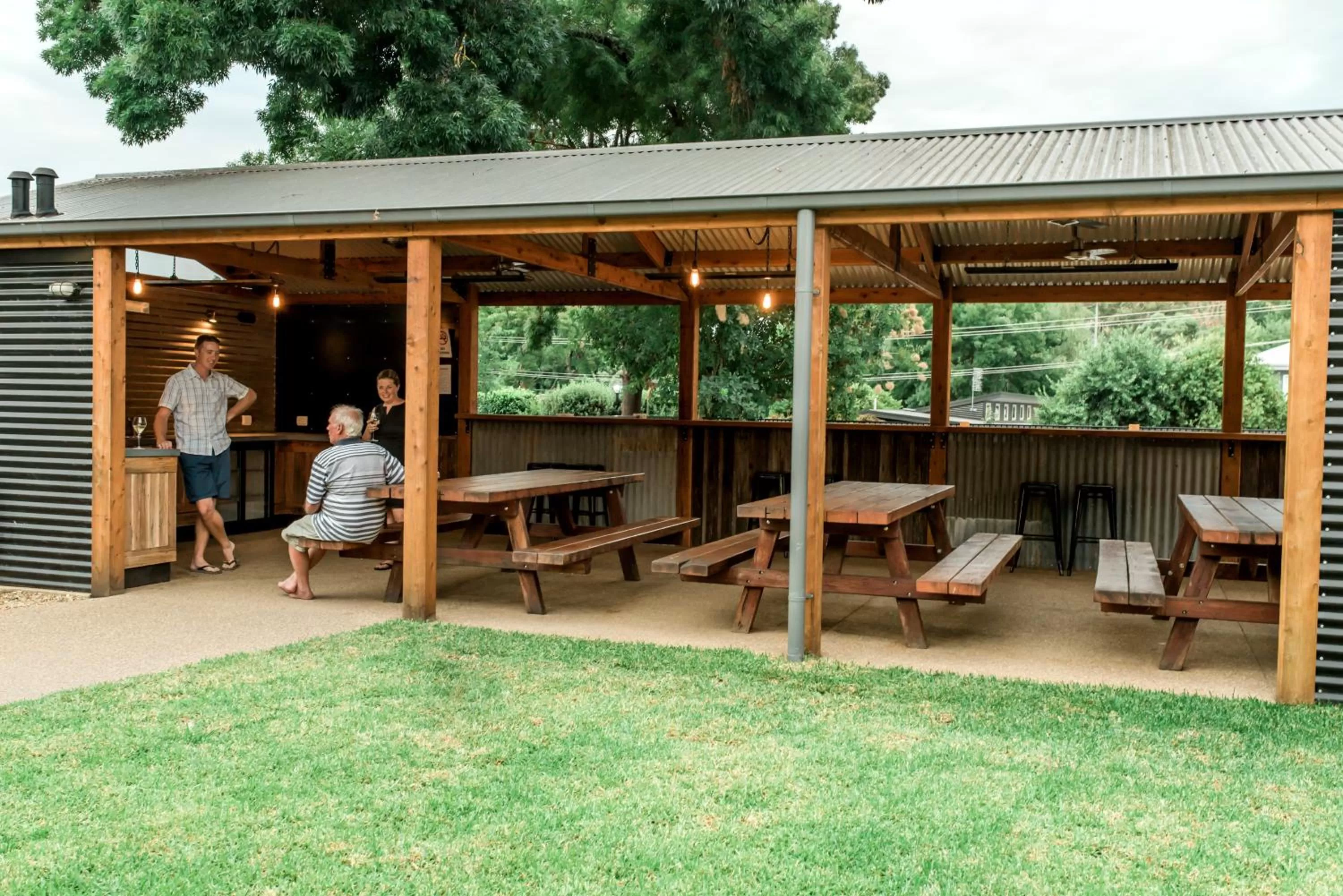 BBQ facilities in Bright Colonial Motel