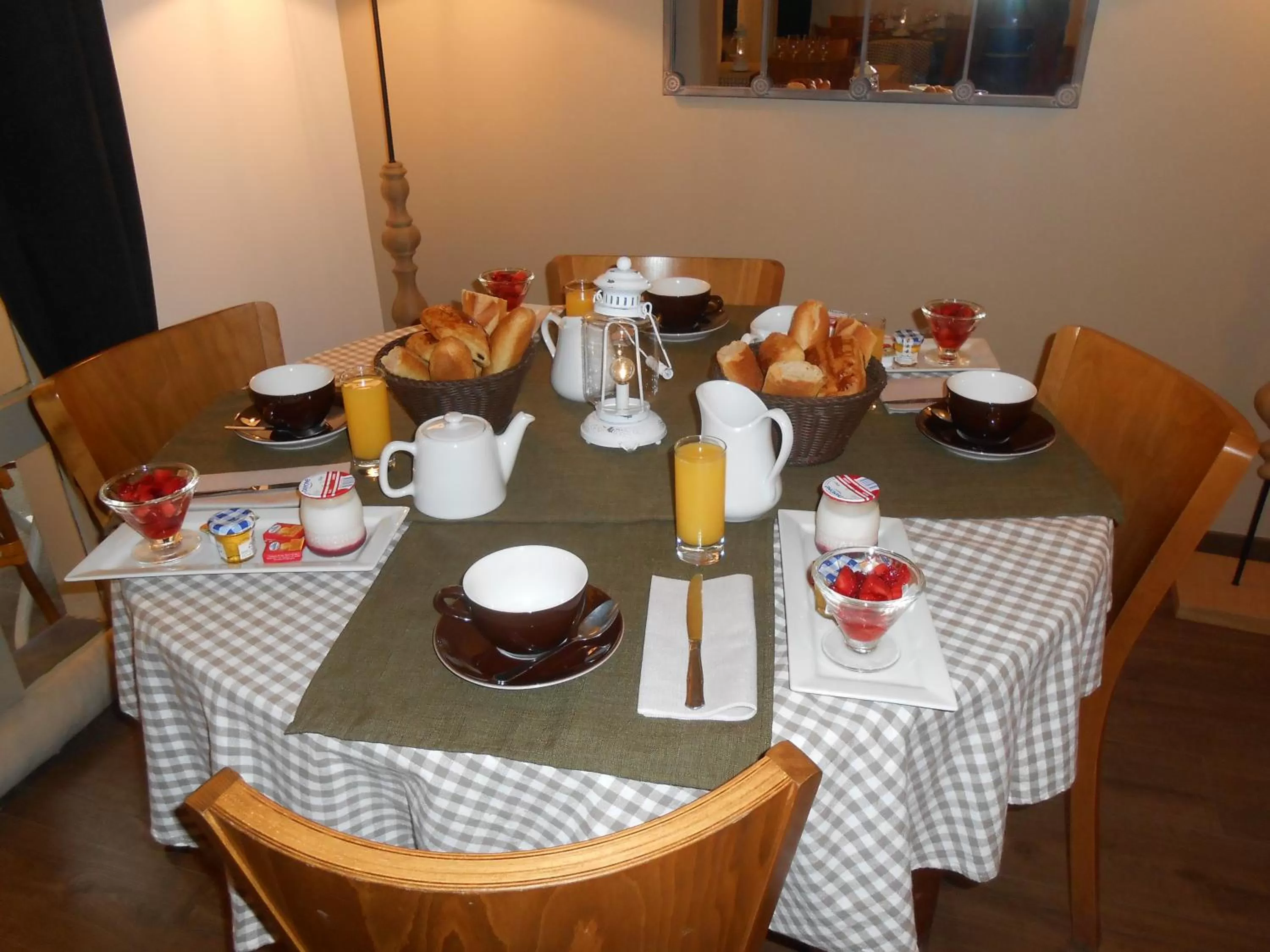 Breakfast in Hôtel-Restaurant "Chez Carrière"