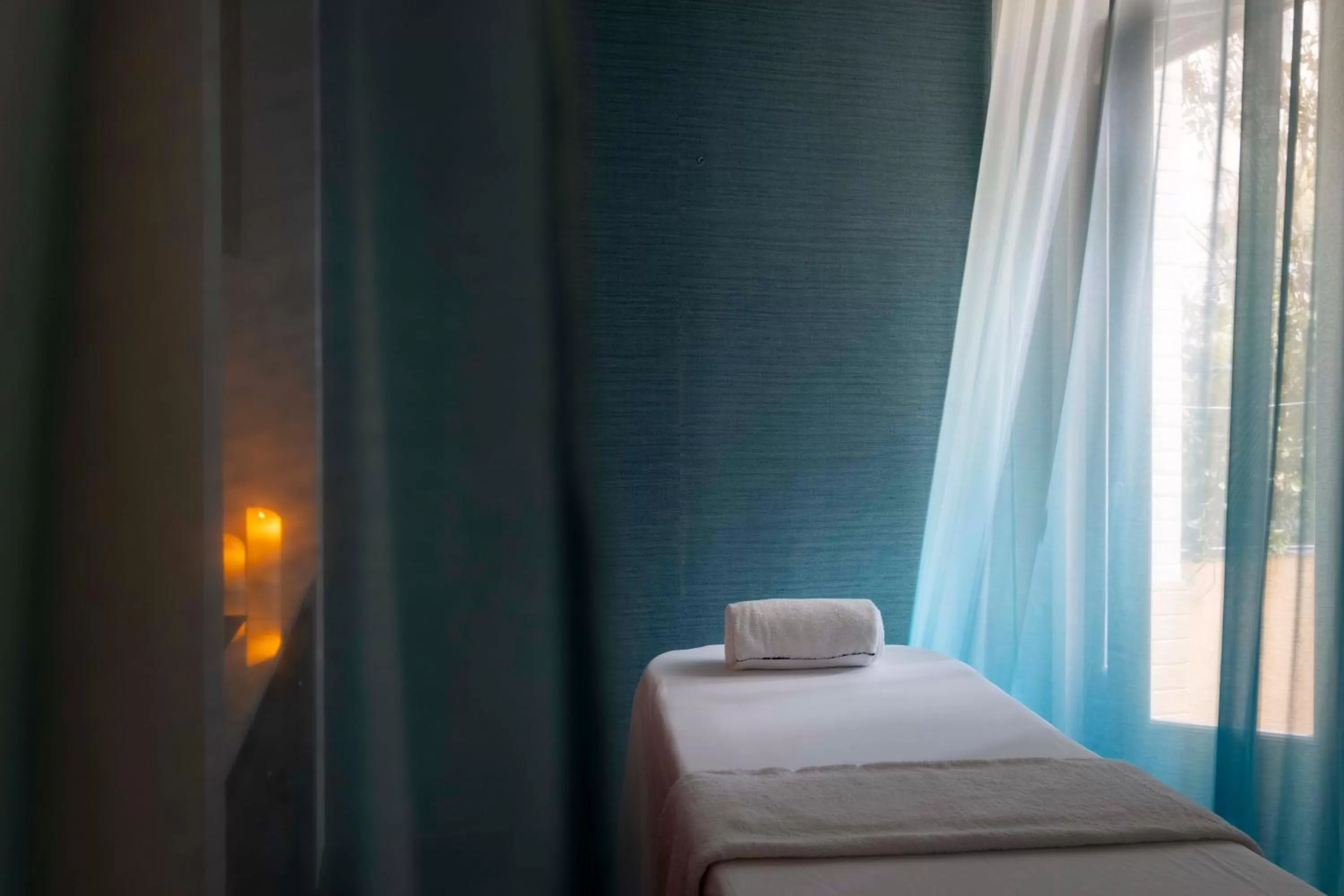 Massage, Bed in Victoria Palace Hotel