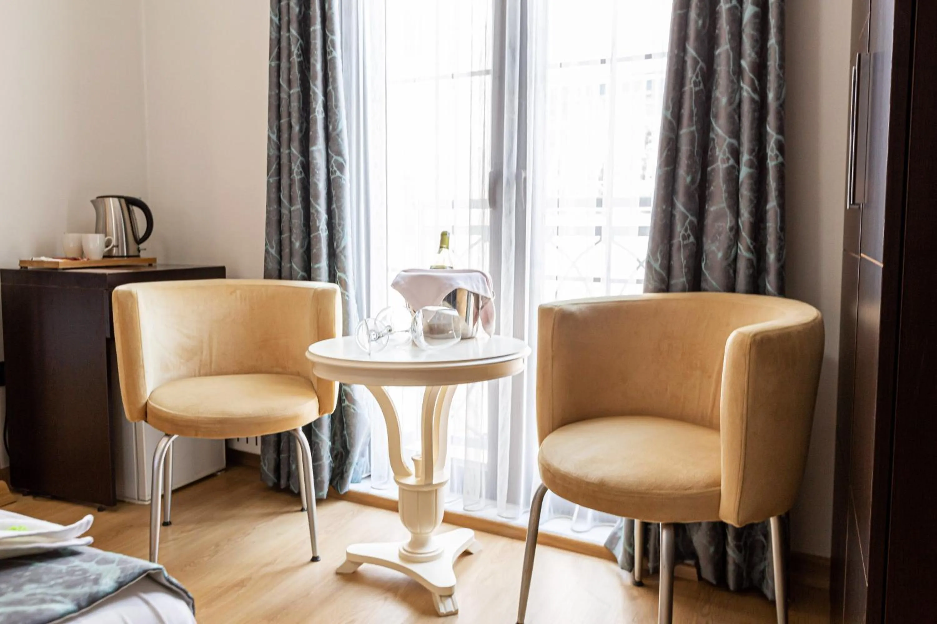 Seating area in Kumru Hotel