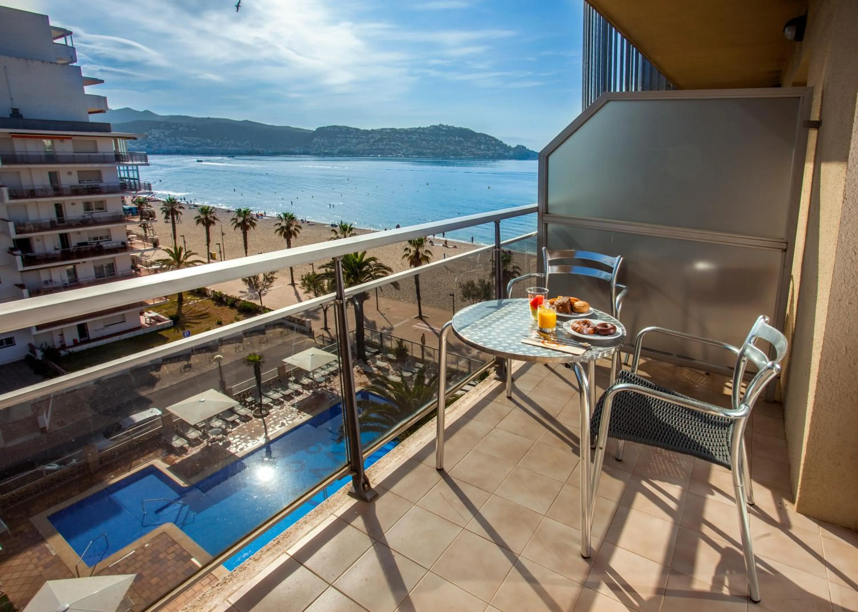 Day in Hotel Monterrey Roses by Pierre & Vacances