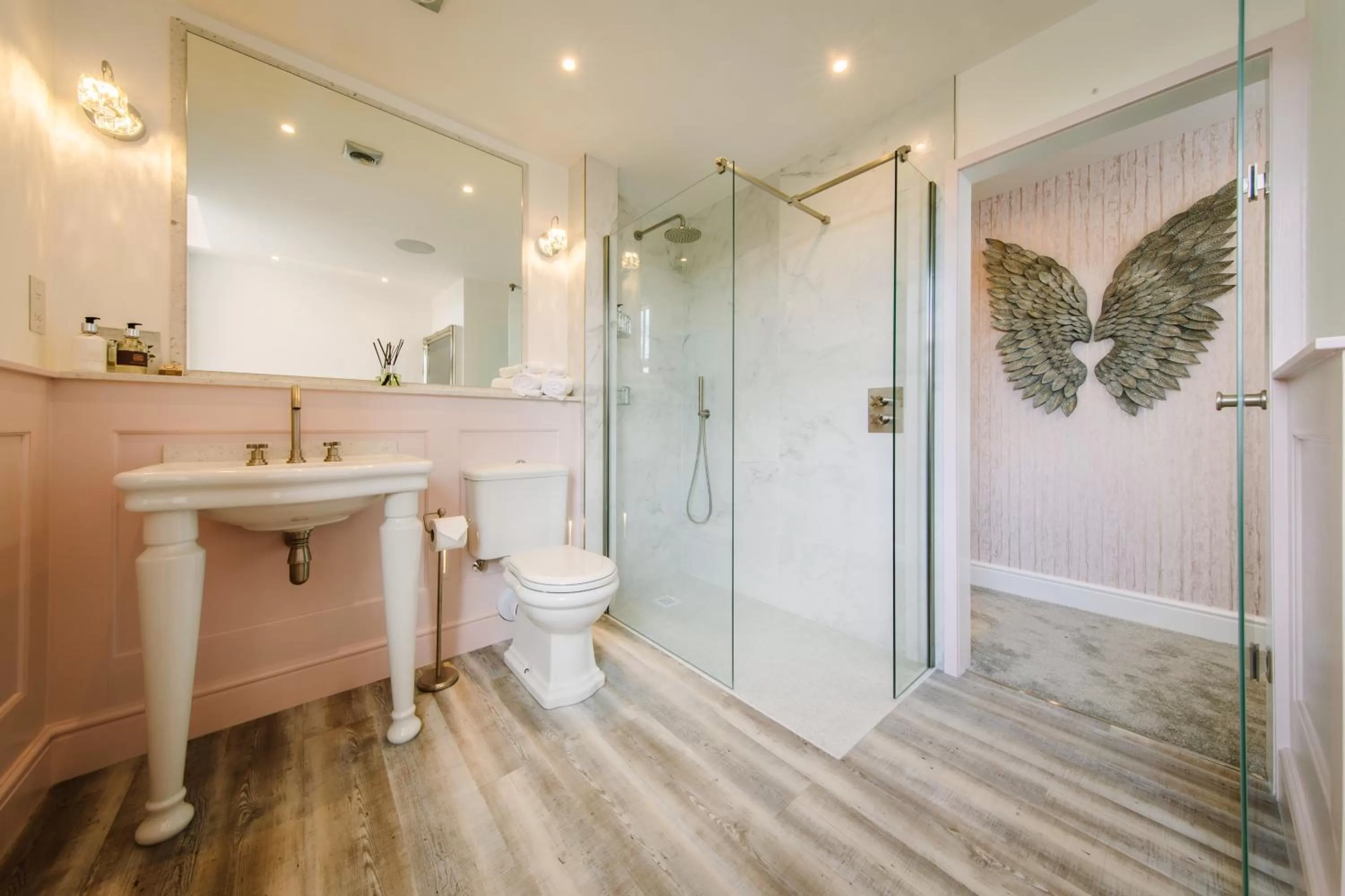 Shower in Absoluxe Suites