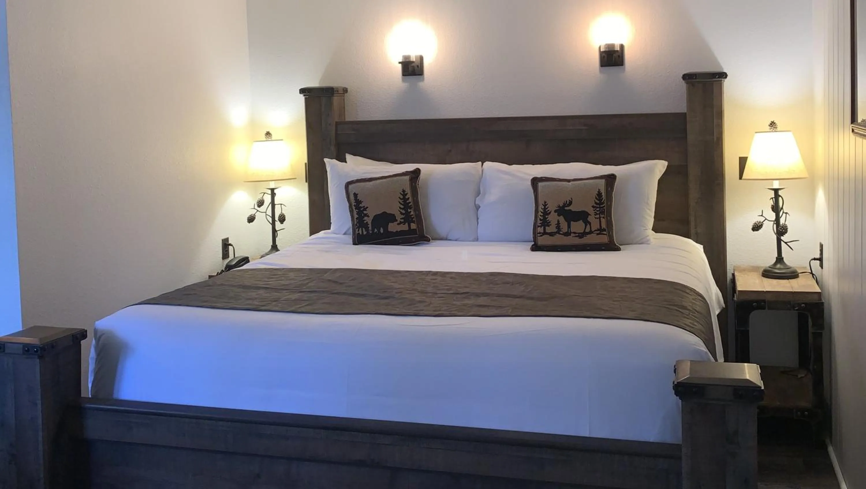 Bedroom, Bed in Adirondack Lodge Old Forge