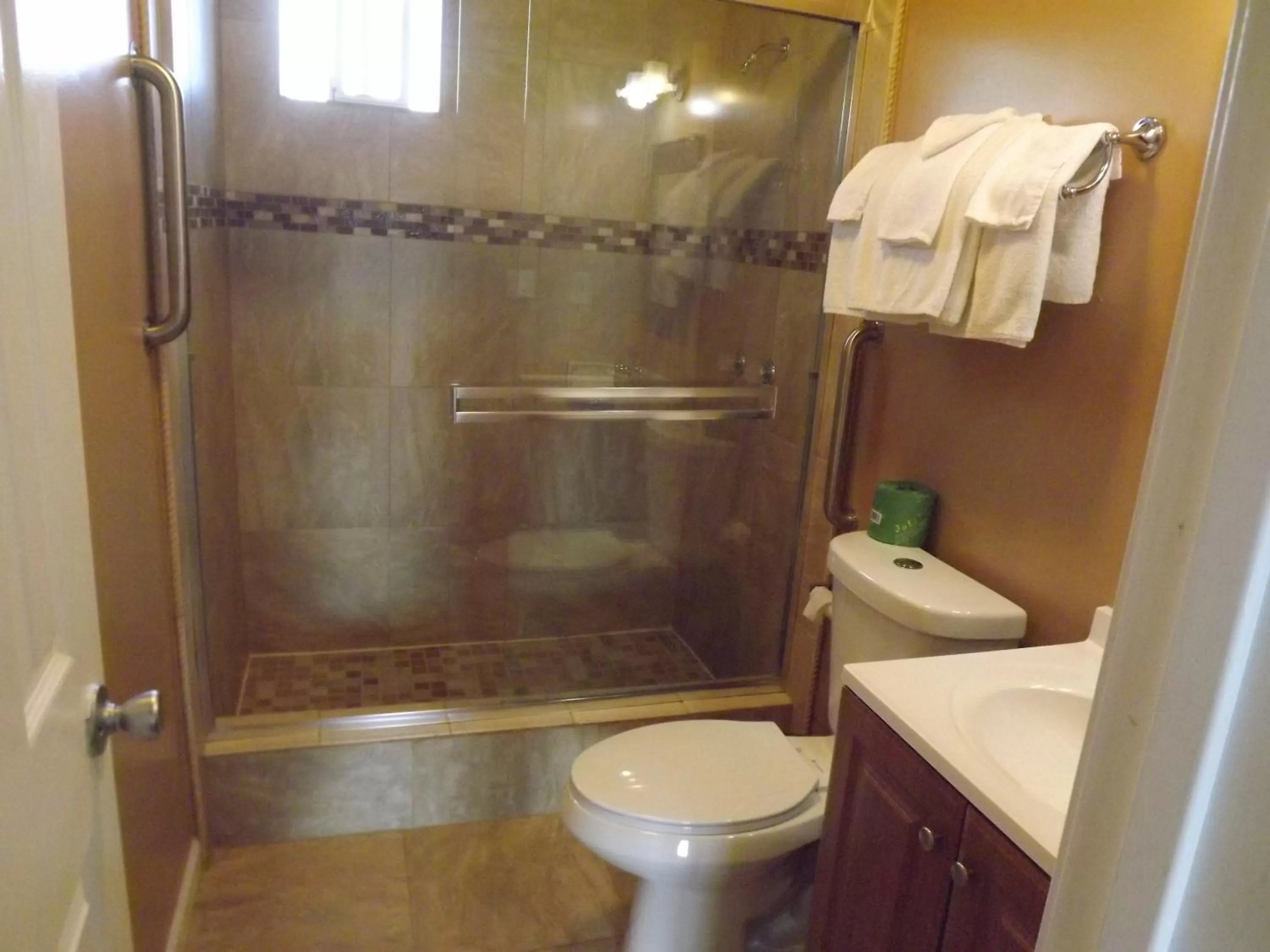 Bathroom in Drift Inn, LLC