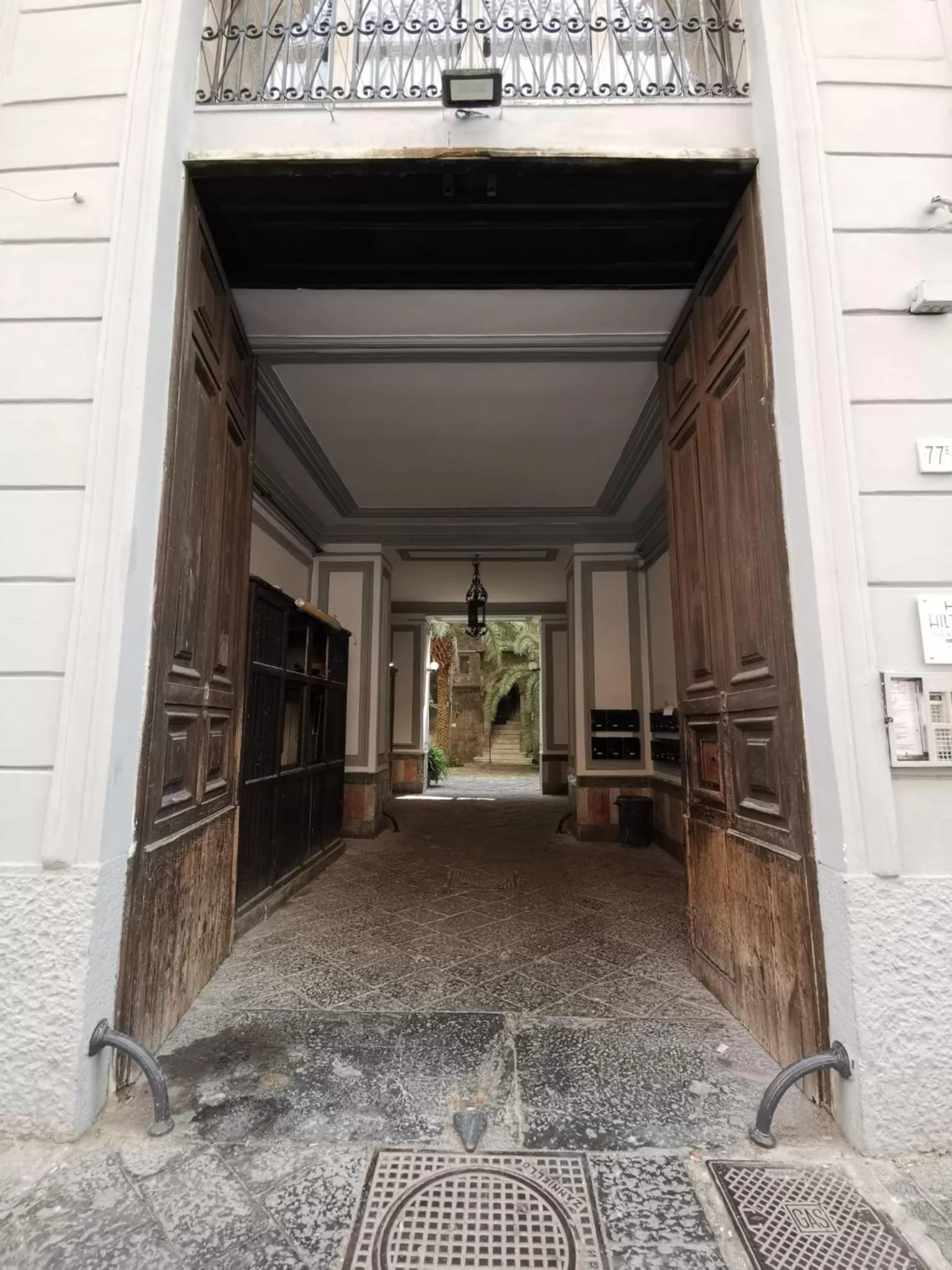 Facade/entrance in EMME Napoli