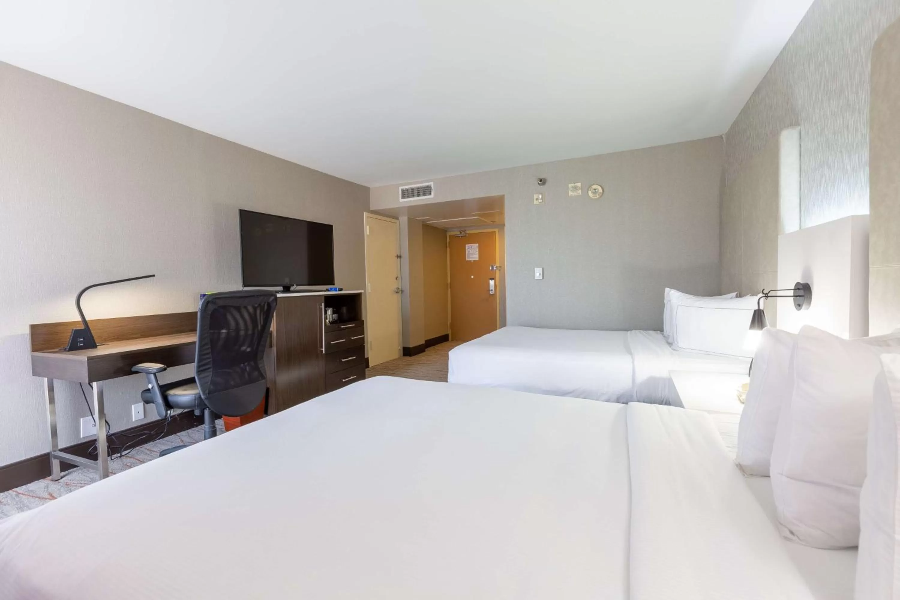 Bedroom, Bed in DoubleTree by Hilton Dallas/Richardson