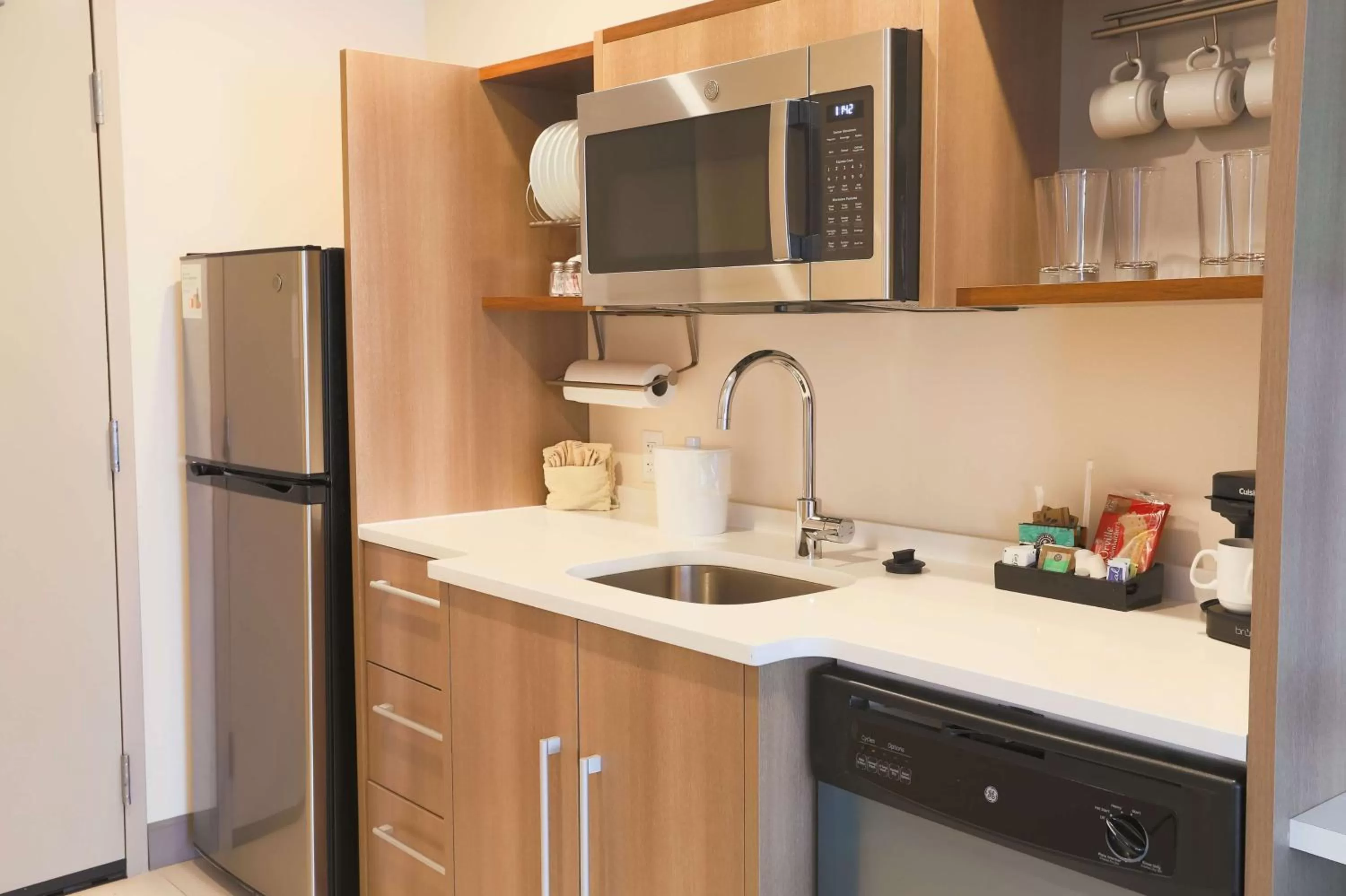 Kitchen or kitchenette in Home2 Suites By Hilton Cumming Atlanta, Ga