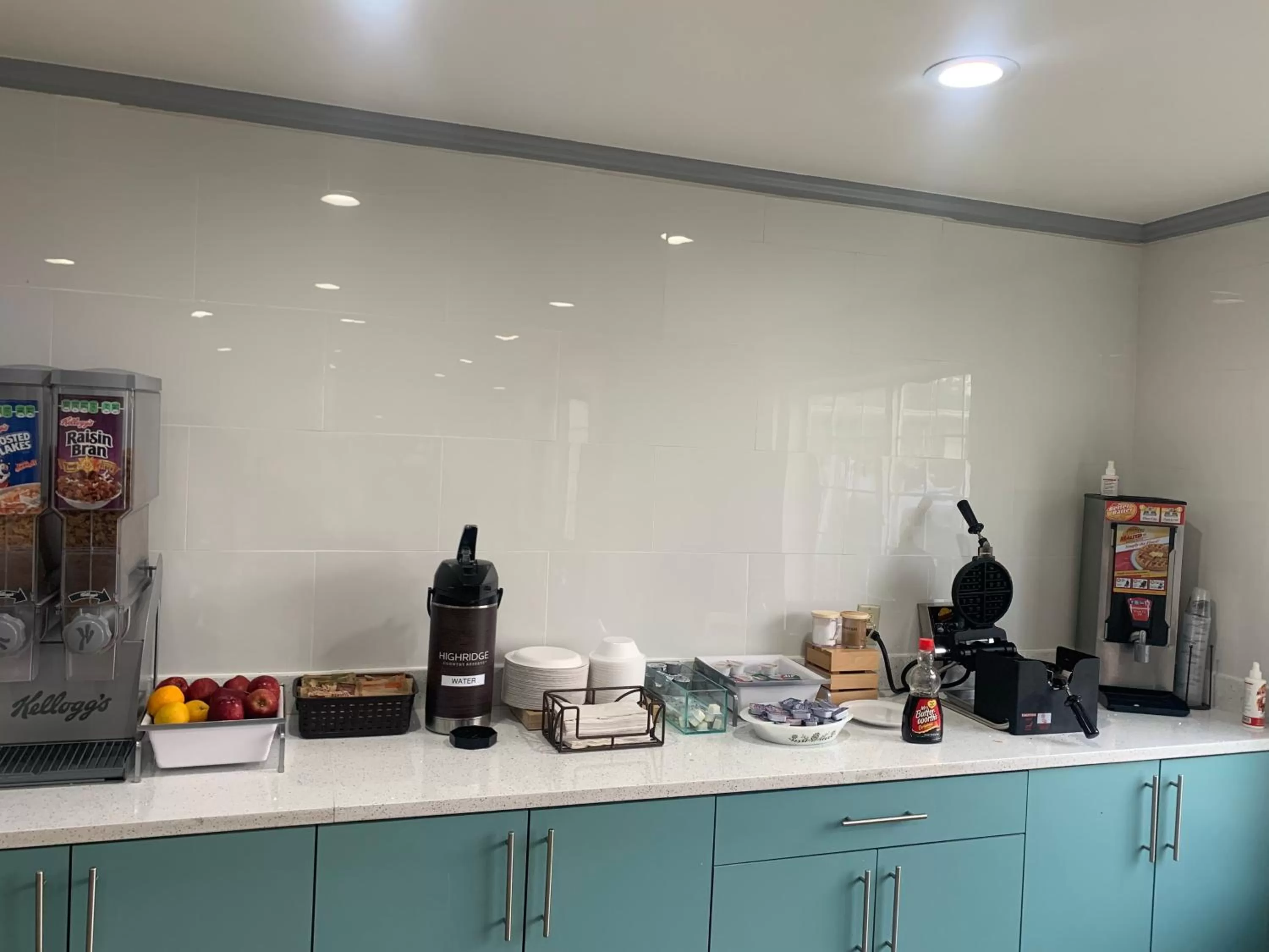 Coffee/tea facilities in Country Inn & Suites by Radisson, Grand Rapids Airport, MI