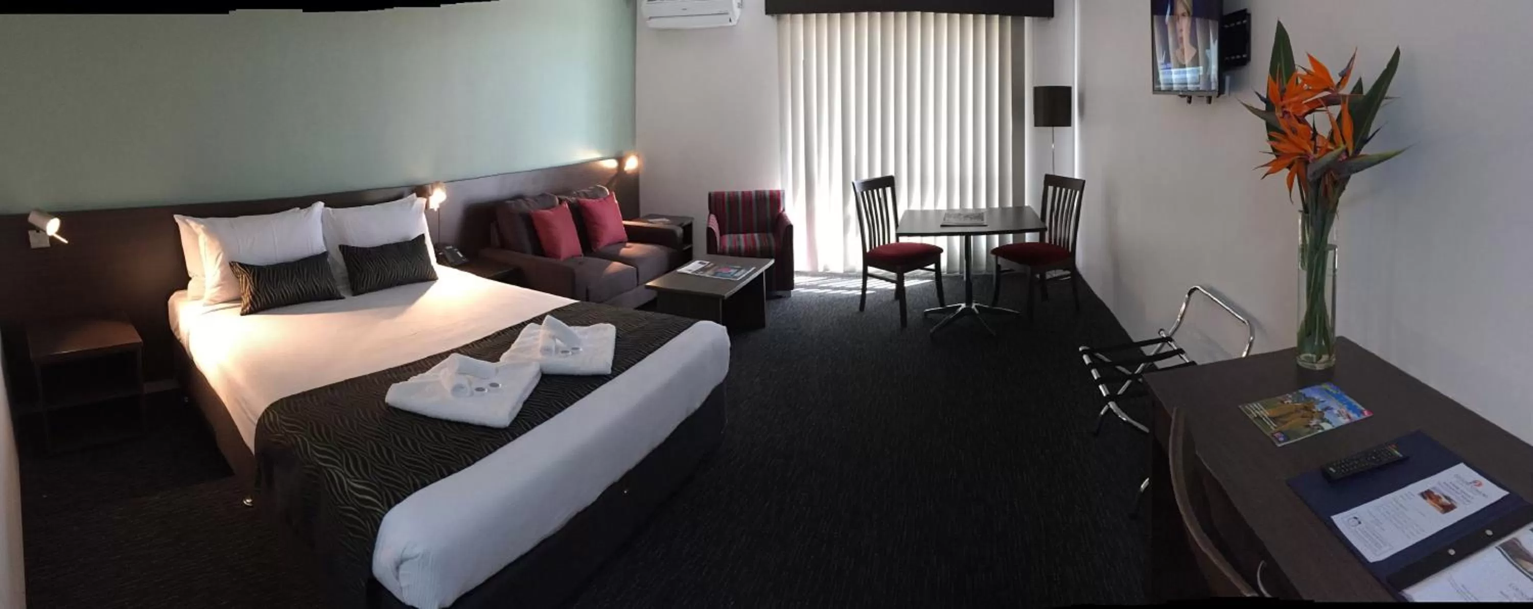 Photo of the whole room, Bed in Hunts Hotel Liverpool