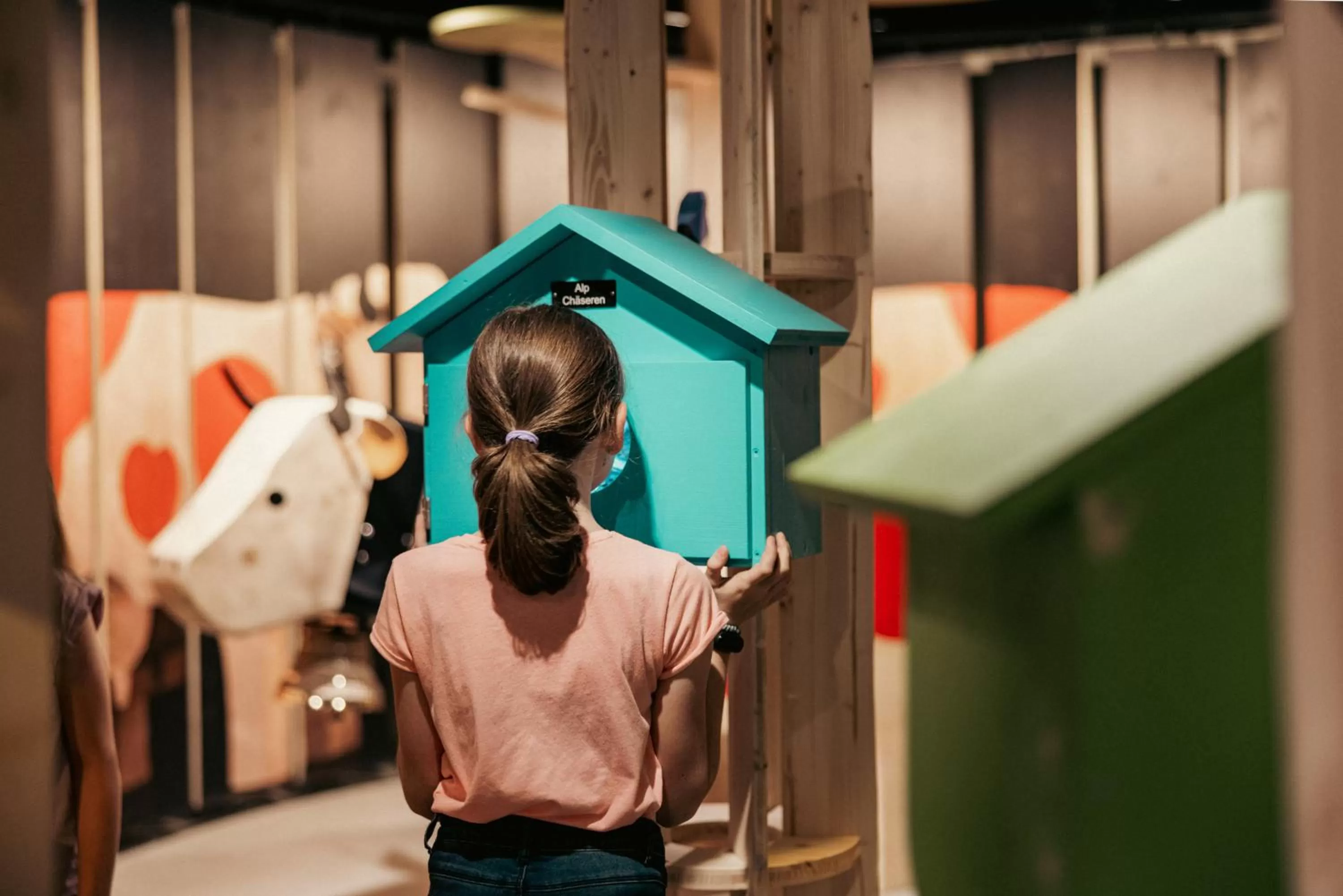 People in Bretterhotel