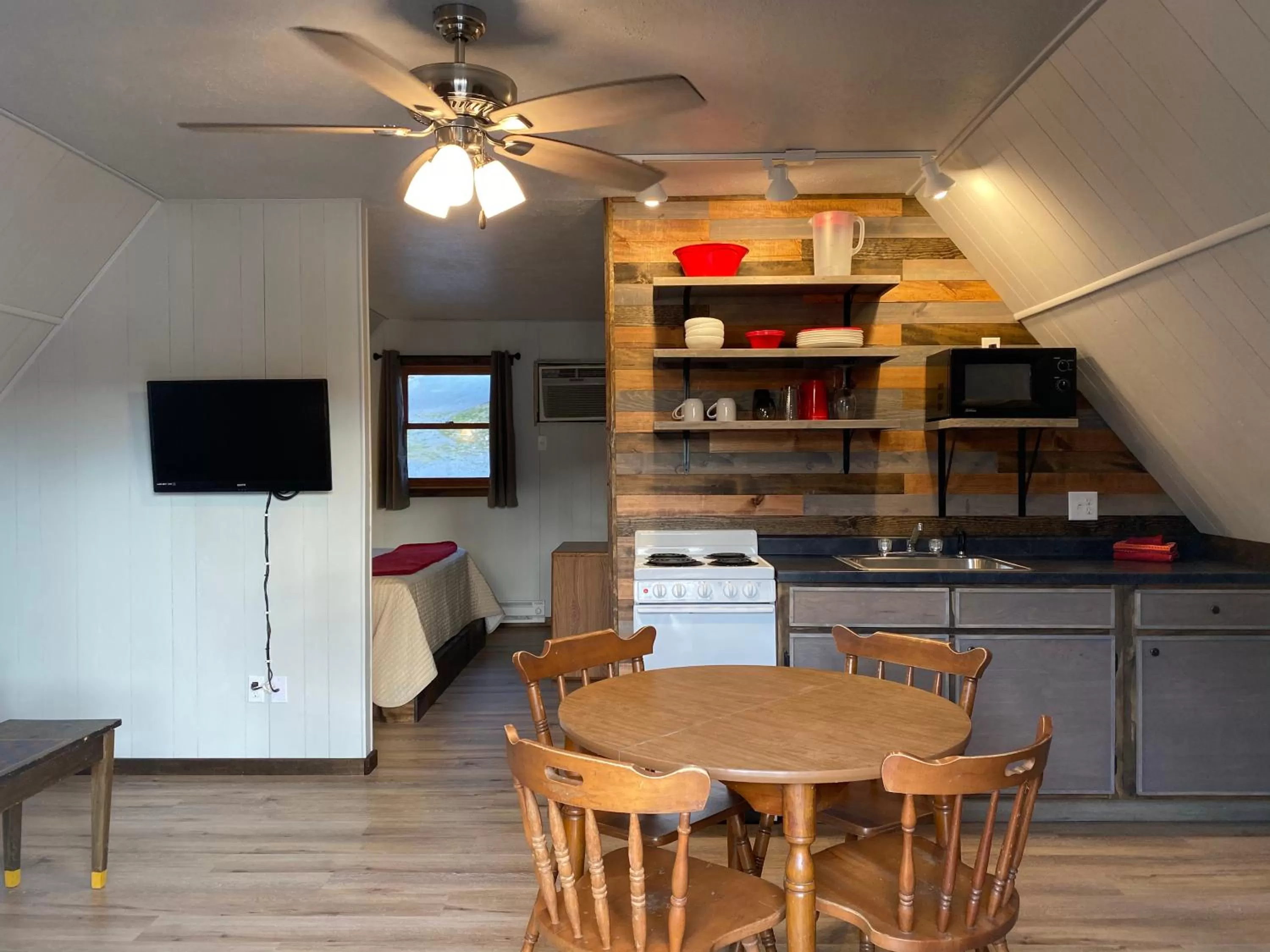 Kitchen or kitchenette in Calm Waters Resort