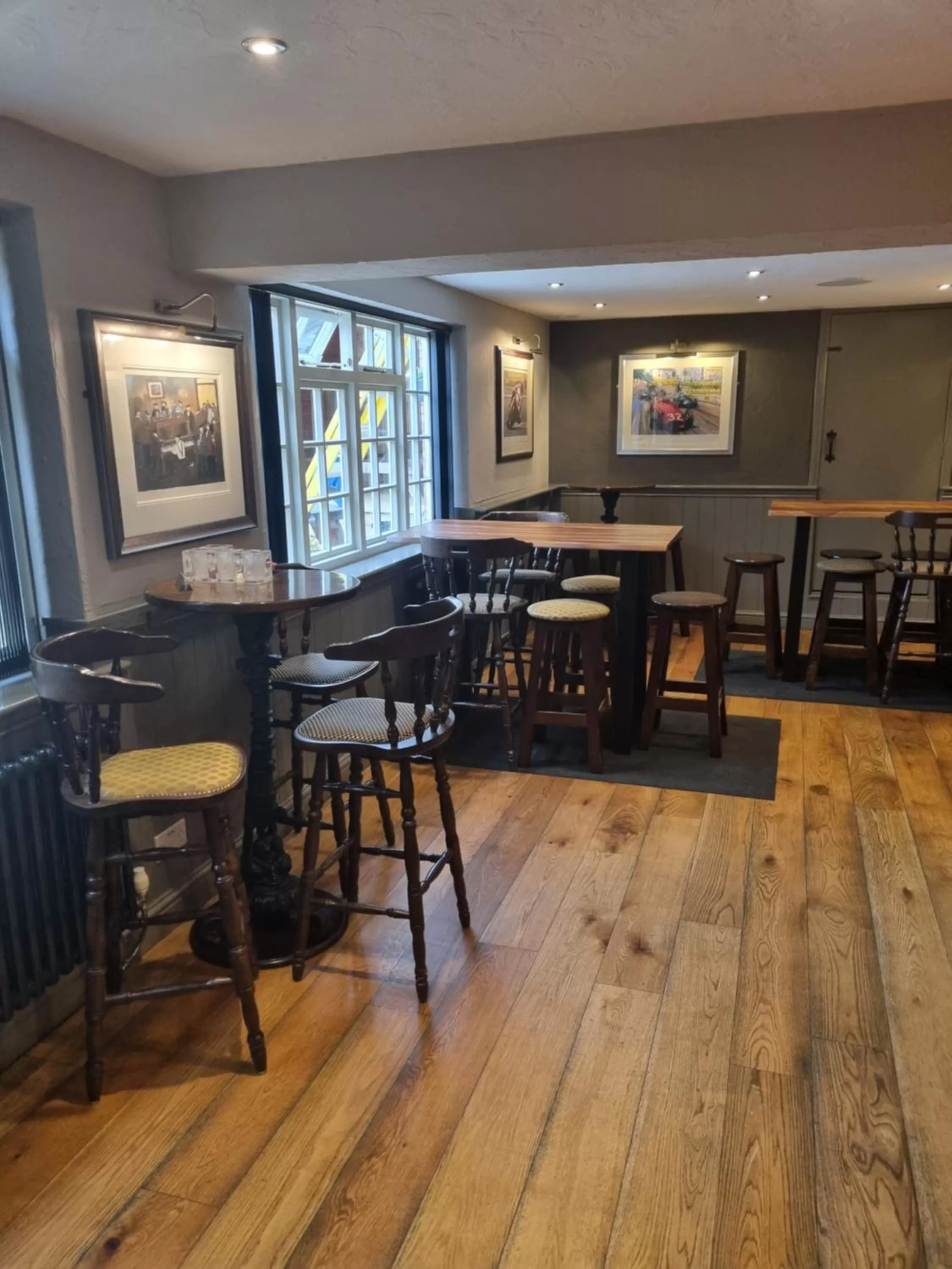 Seating area in White Horse Inn & Restaurant