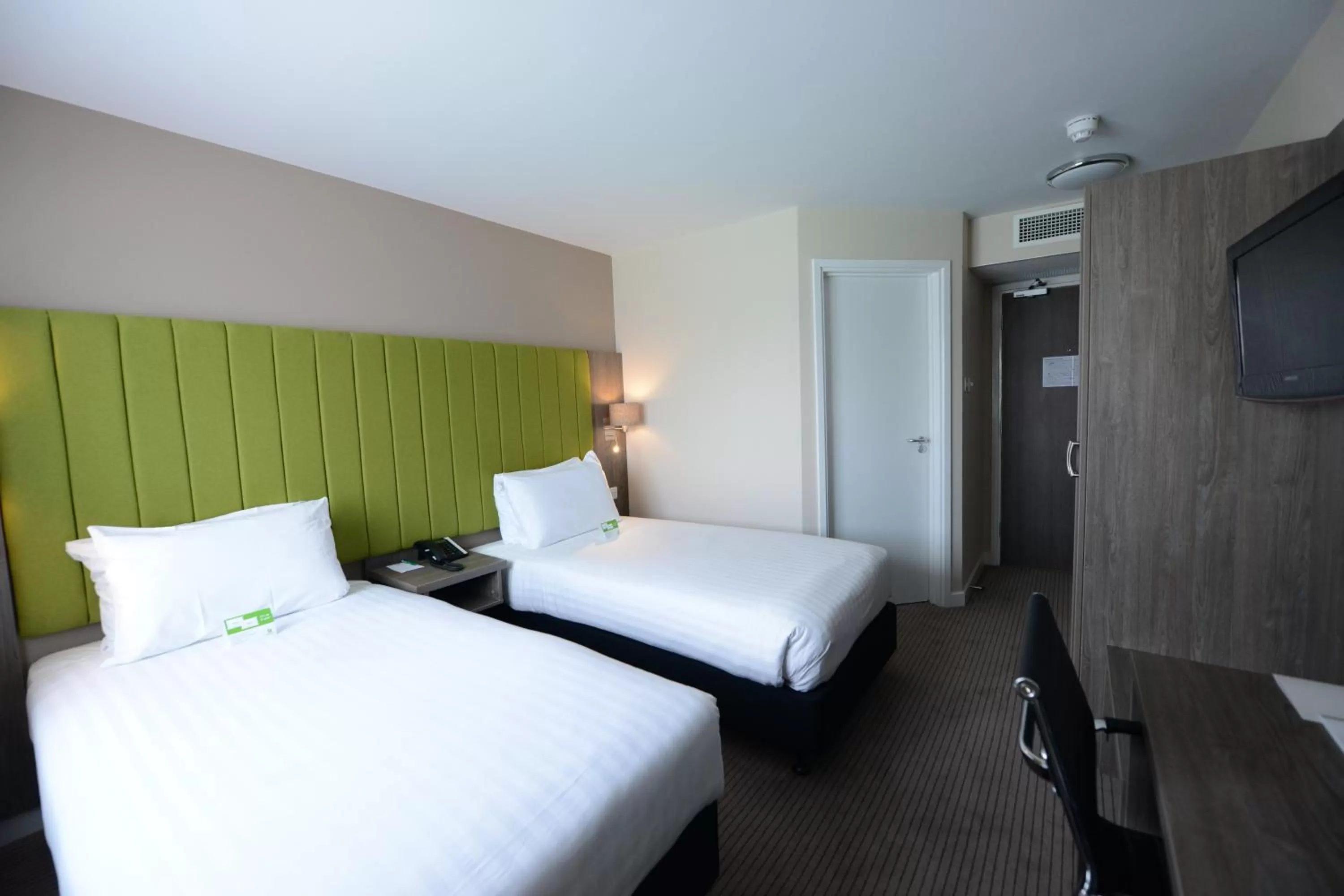 Photo of the whole room, Bed in Holiday Inn Wolverhampton - Racecourse by IHG