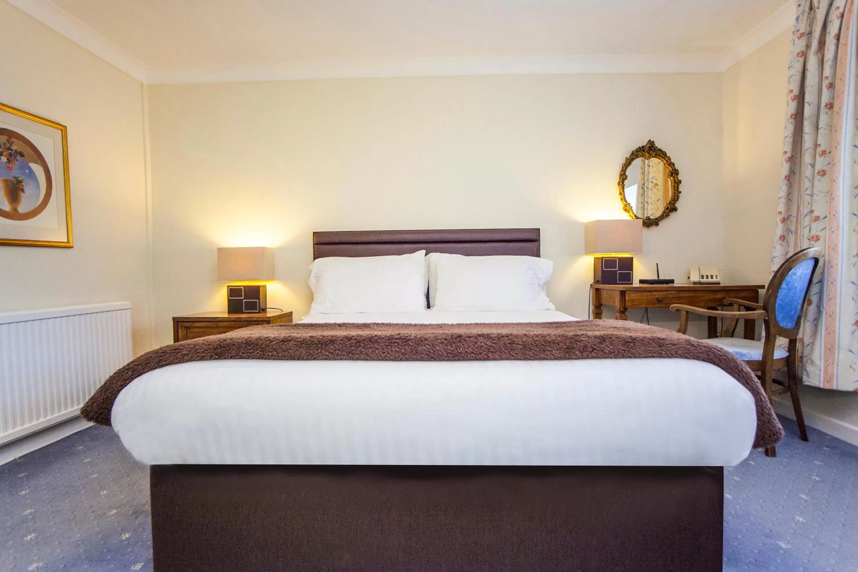 Bed in The Walnut Tree Hotel