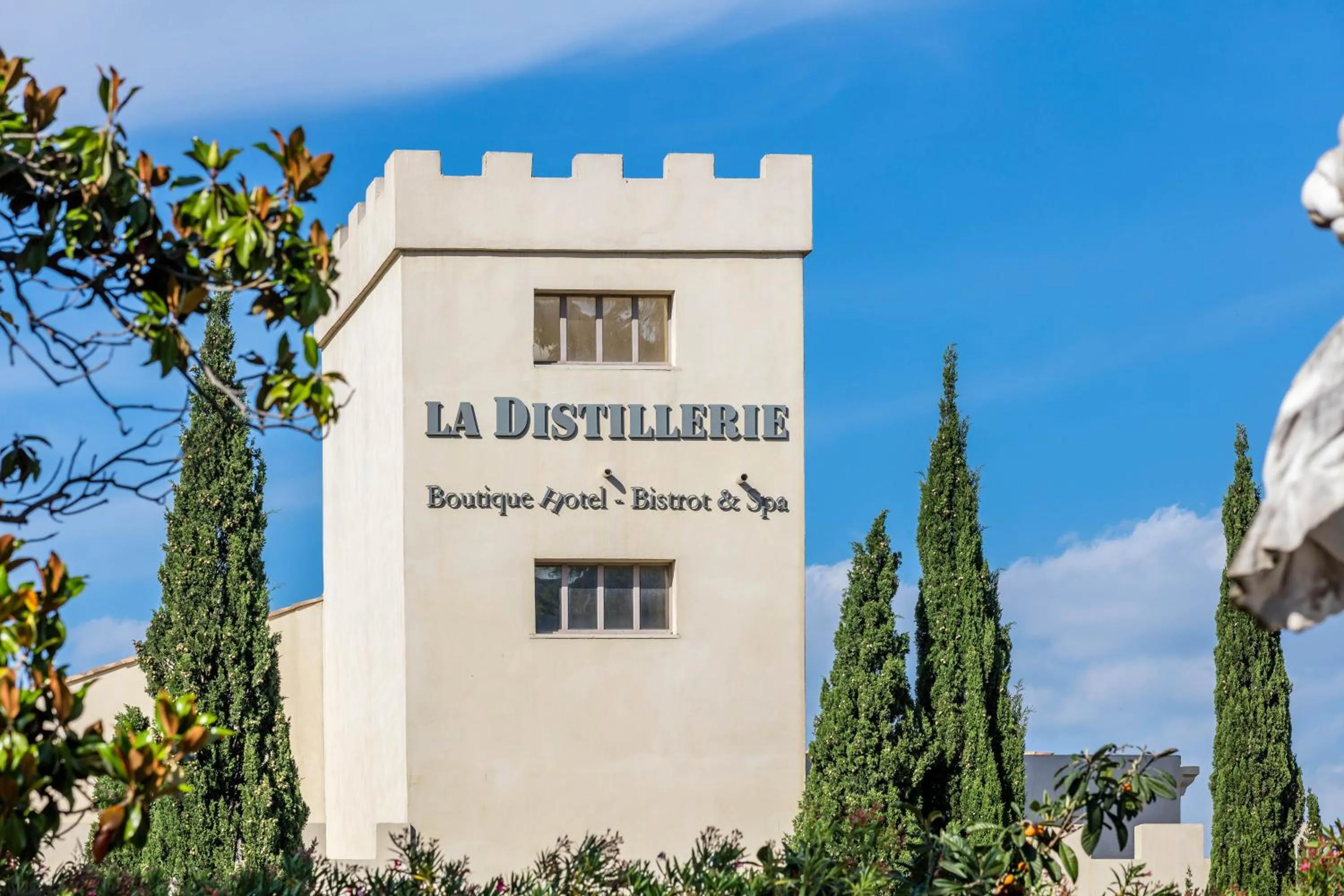 Property building in Garrigae Distillerie de Pezenas - Hotellerie & Spa