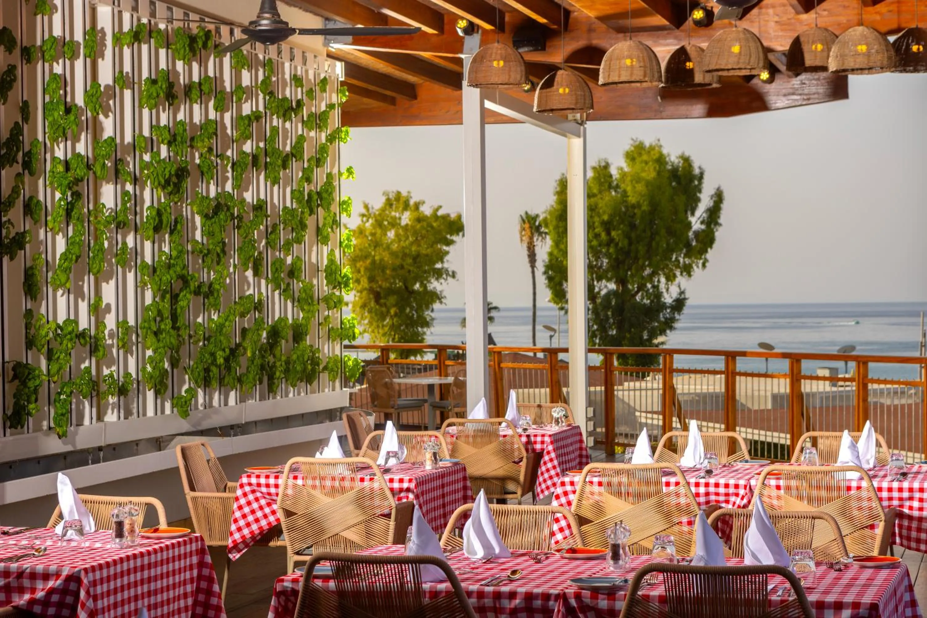 Restaurant/places to eat in Capo Bay Hotel