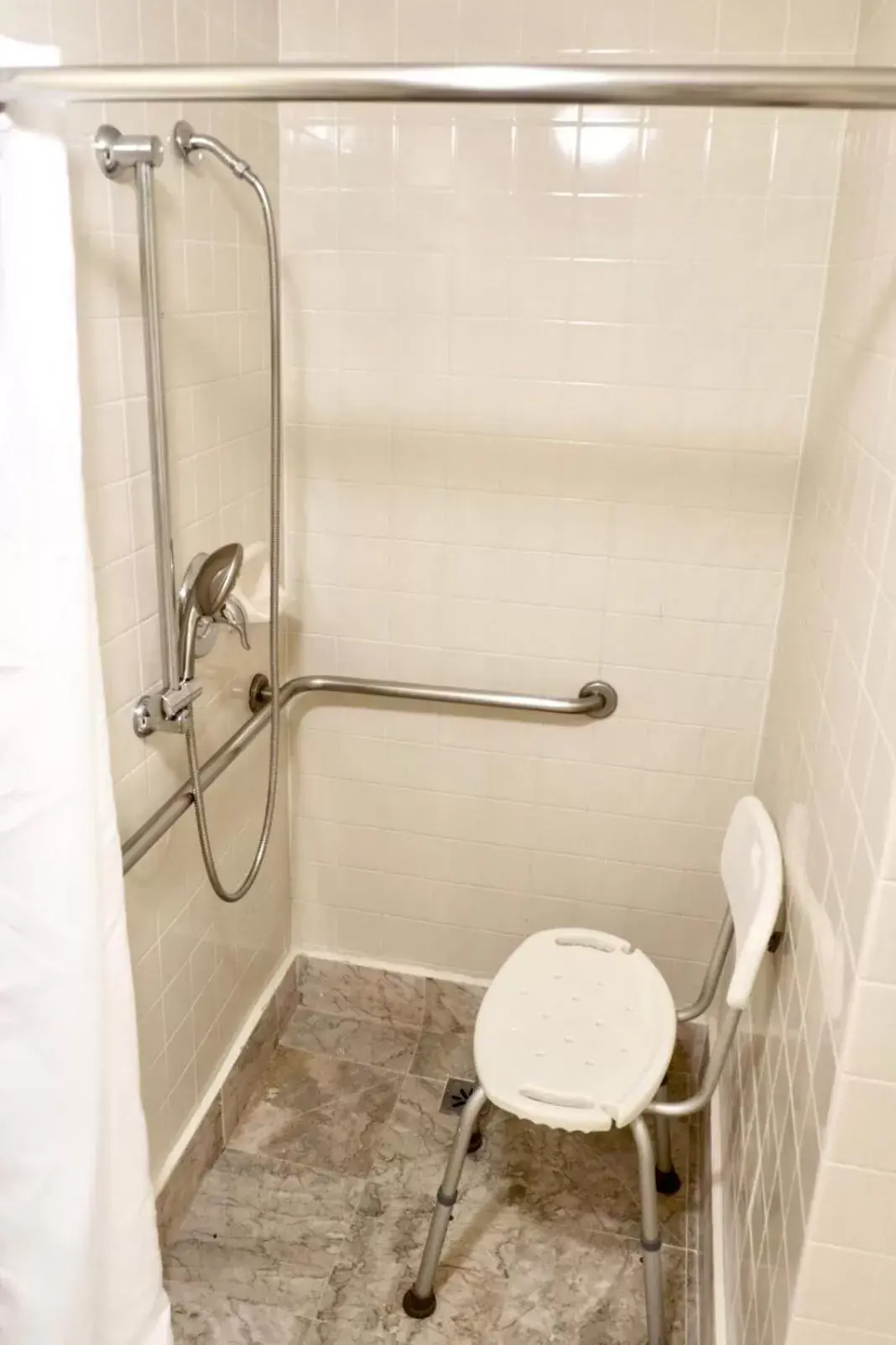 Accessible Room, 1 King Bed, Roll-In Shower, Non Smoking in The Volare, Ascend Hotel Collection Accessible Room, 1 King Bed, Roll-In Shower, Non Smoking in The Volare, Ascend Hotel Collection