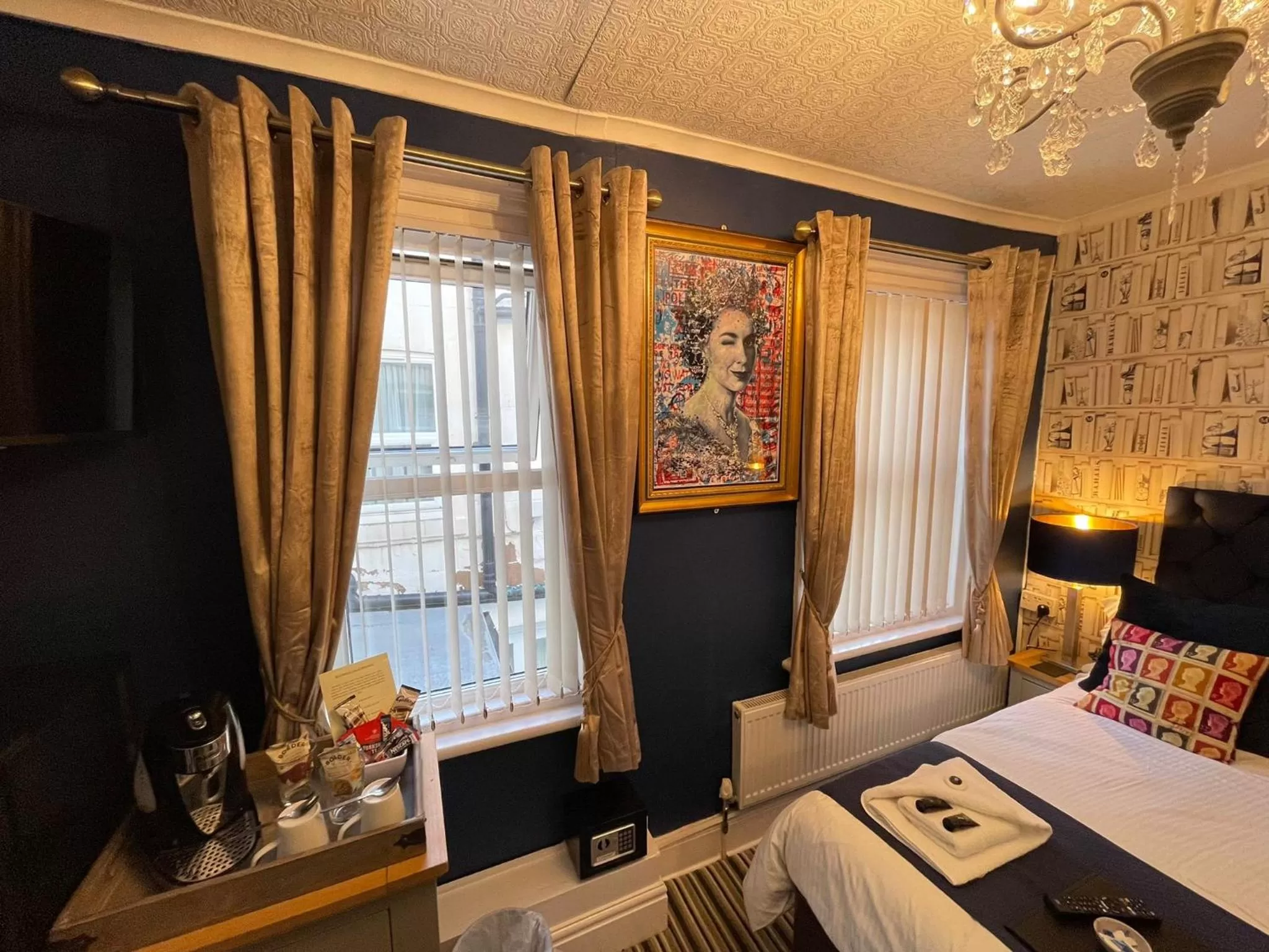 Bed in Delovely Hotel