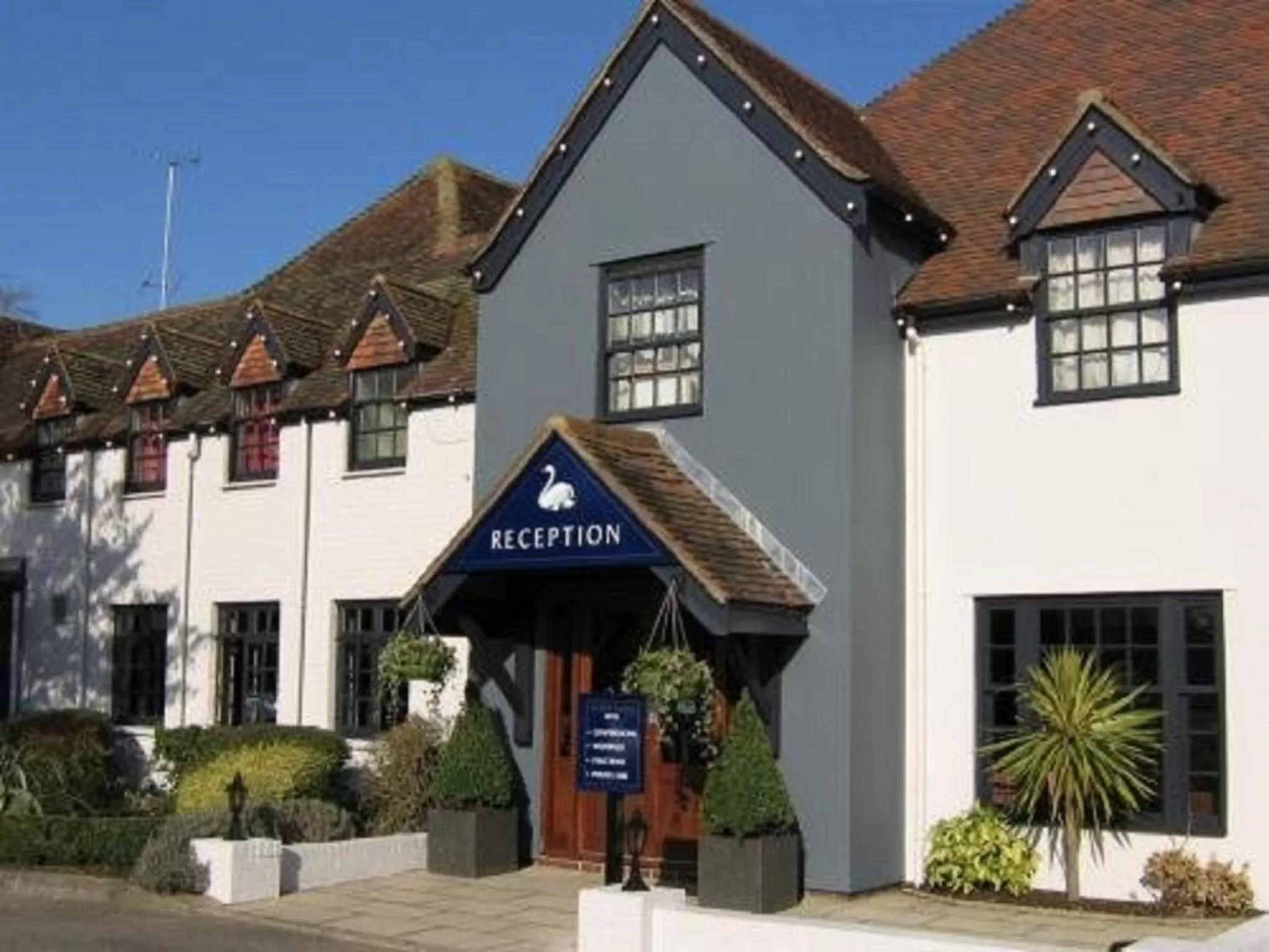 Facade/entrance in The White Swan