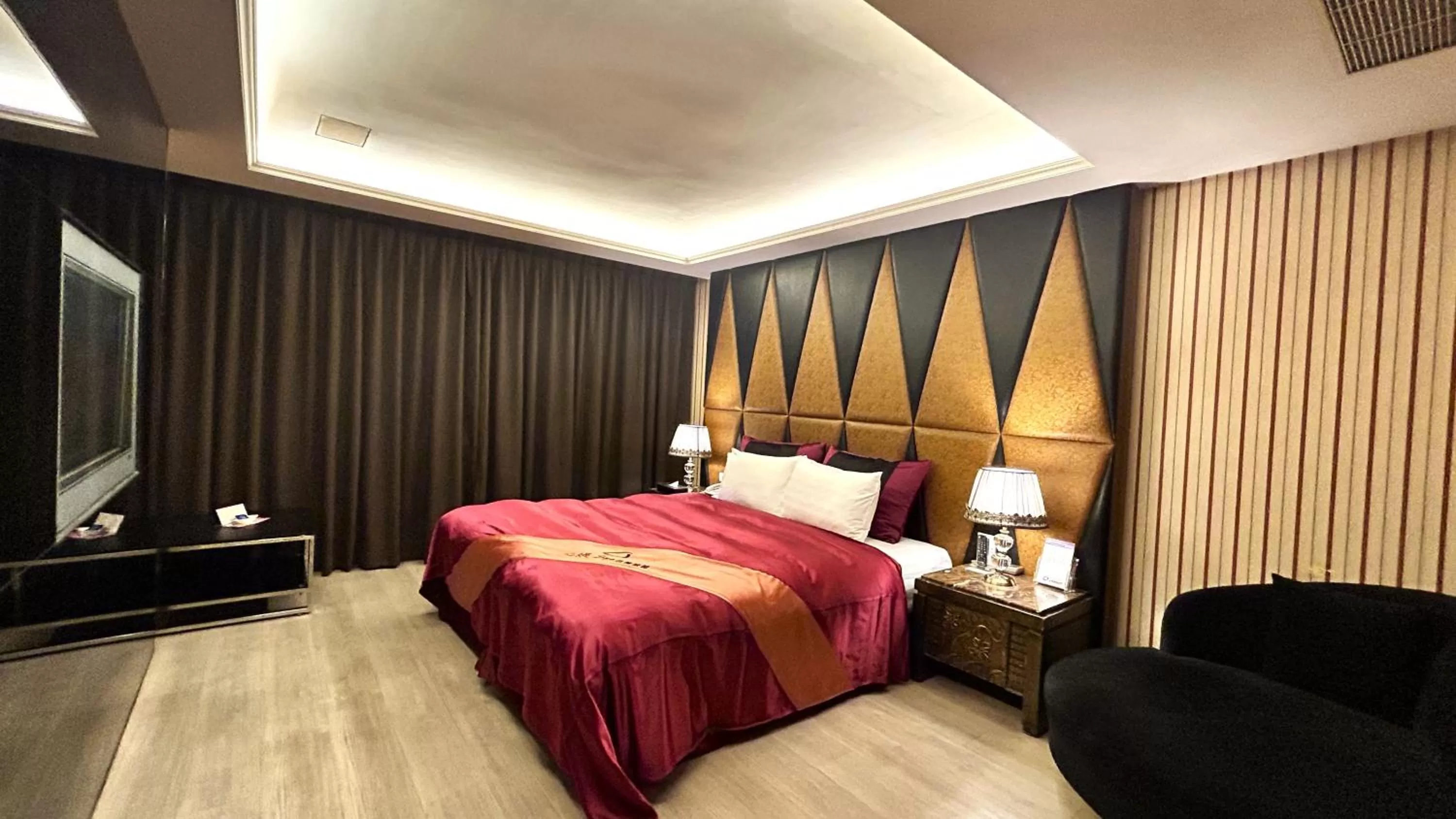 Photo of the whole room, Bed in Shining Motel