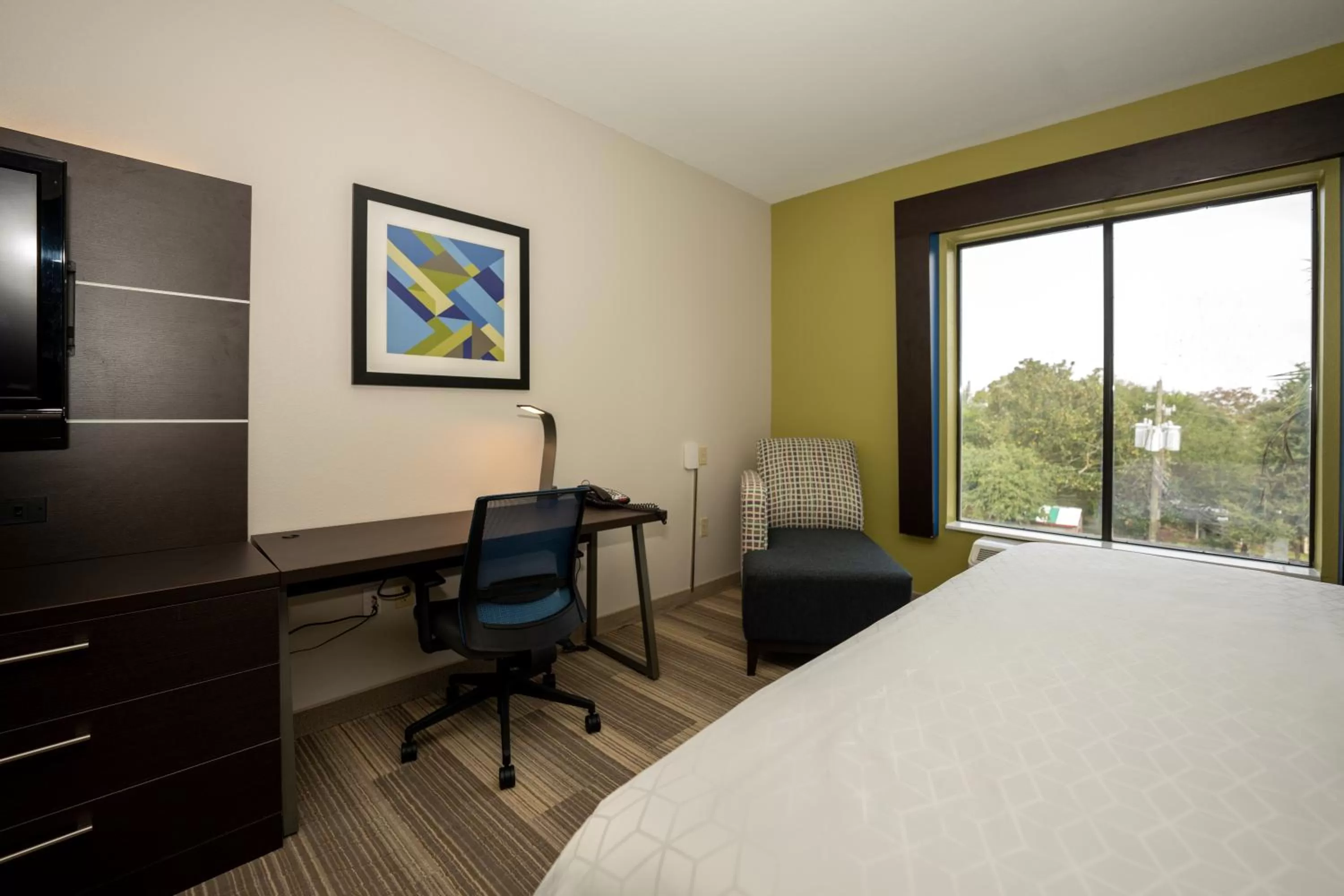 Bedroom, Bed in Holiday Inn Express & Suites Deer Park by IHG