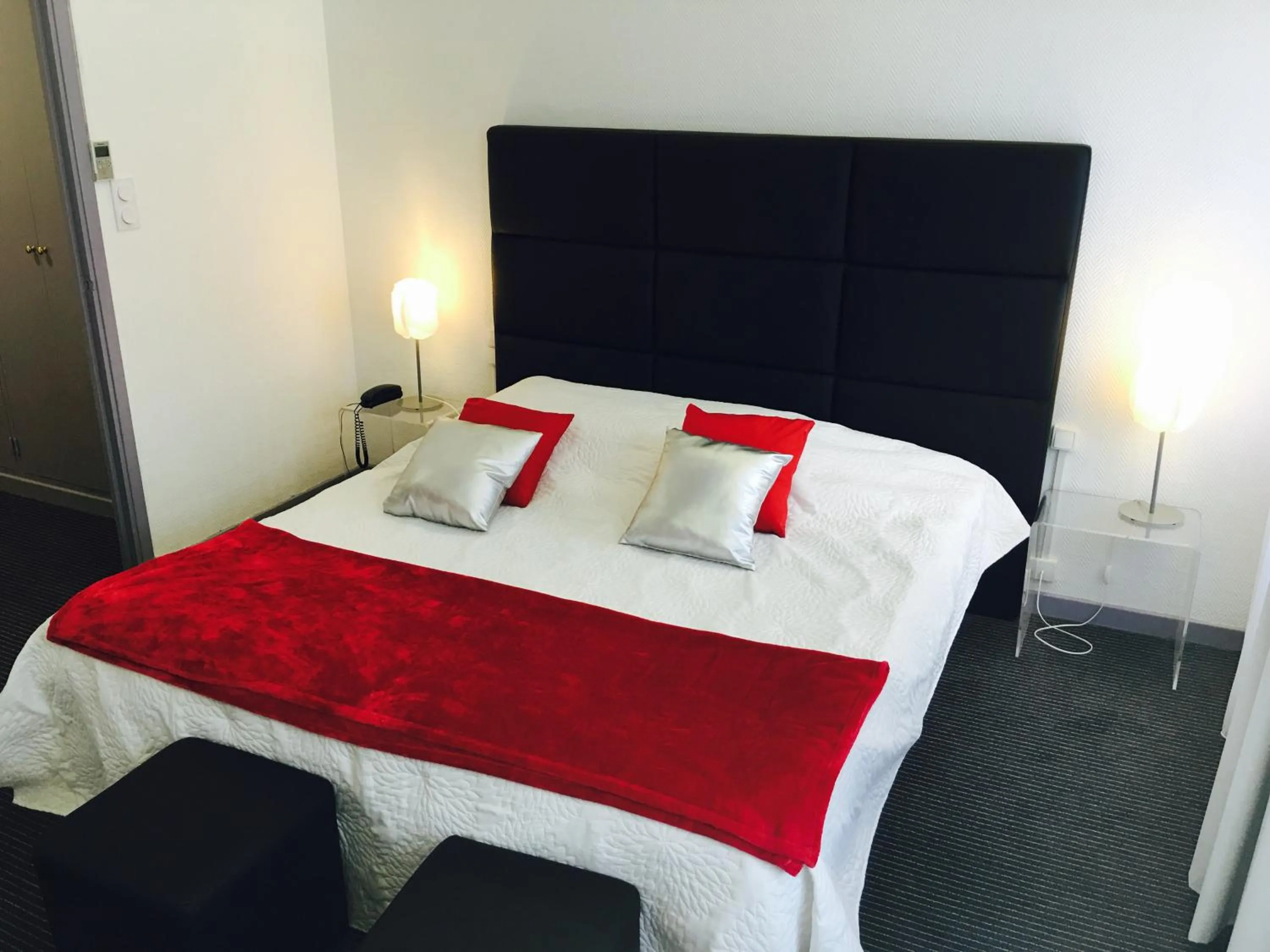 Bedroom, Bed in Hôtel Le Capitole