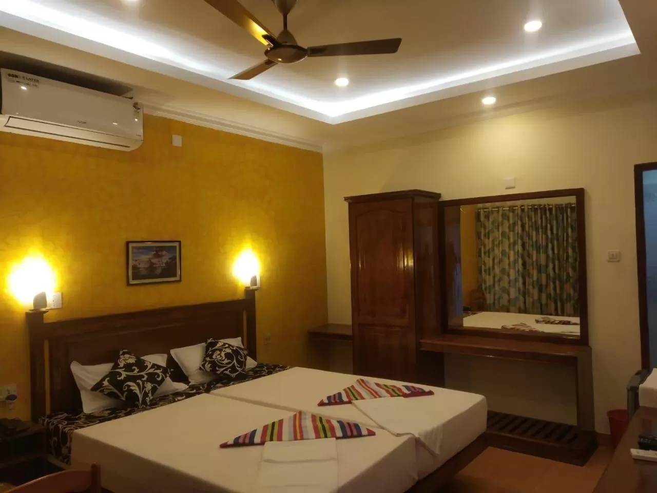 Bedroom, Bed in Hotel Thushara