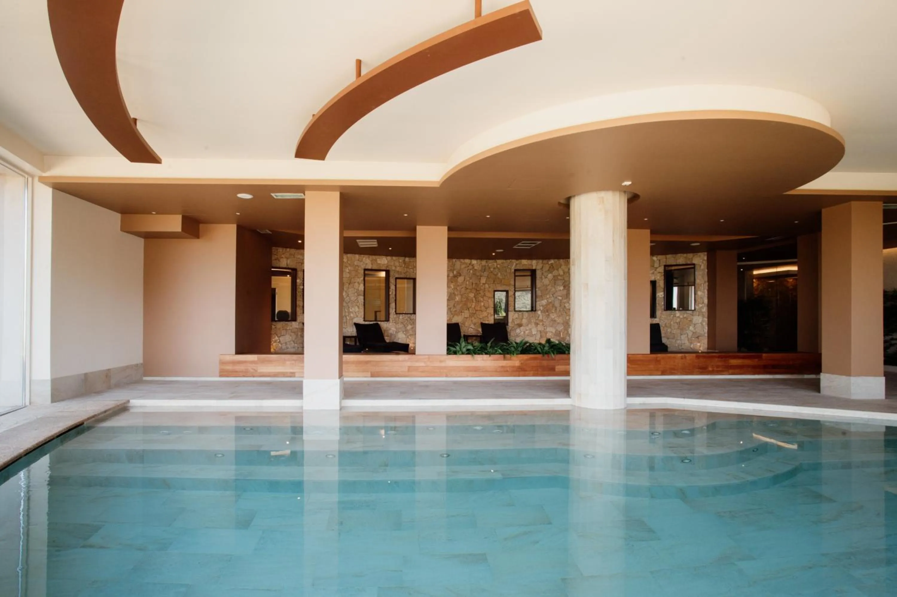 Hot Tub in Poiano Garda Resort Hotel