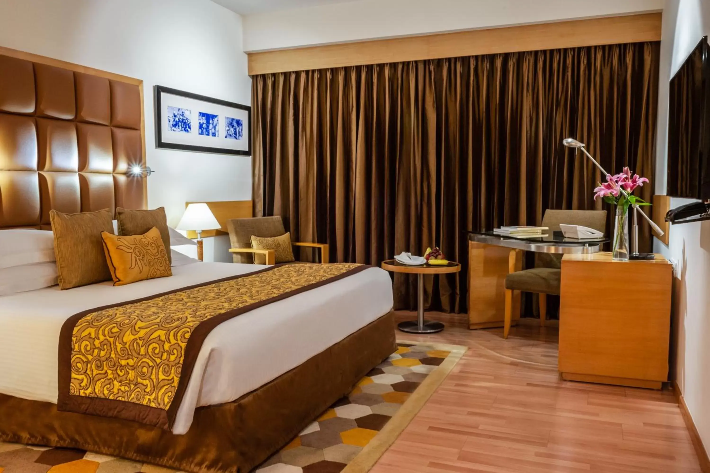 Taj Club Queen Bed with one way airport transfer & Lounge access - single occupancy in Taj Chandigarh Taj Club Queen Bed with one way airport transfer & Lounge access - single occupancy in Taj Chandigarh