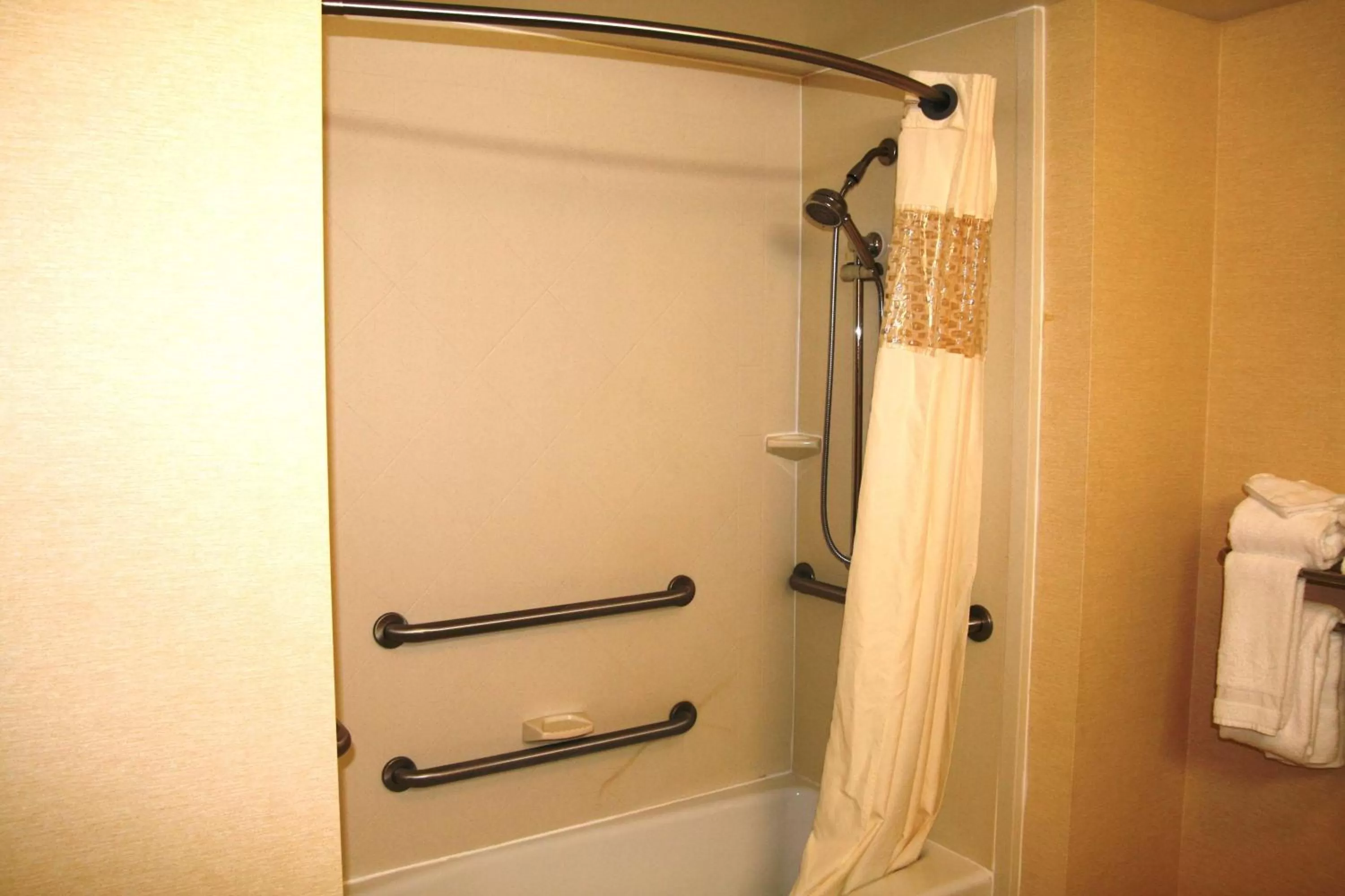 Bathroom in Hampton Inn & Suites Lancaster