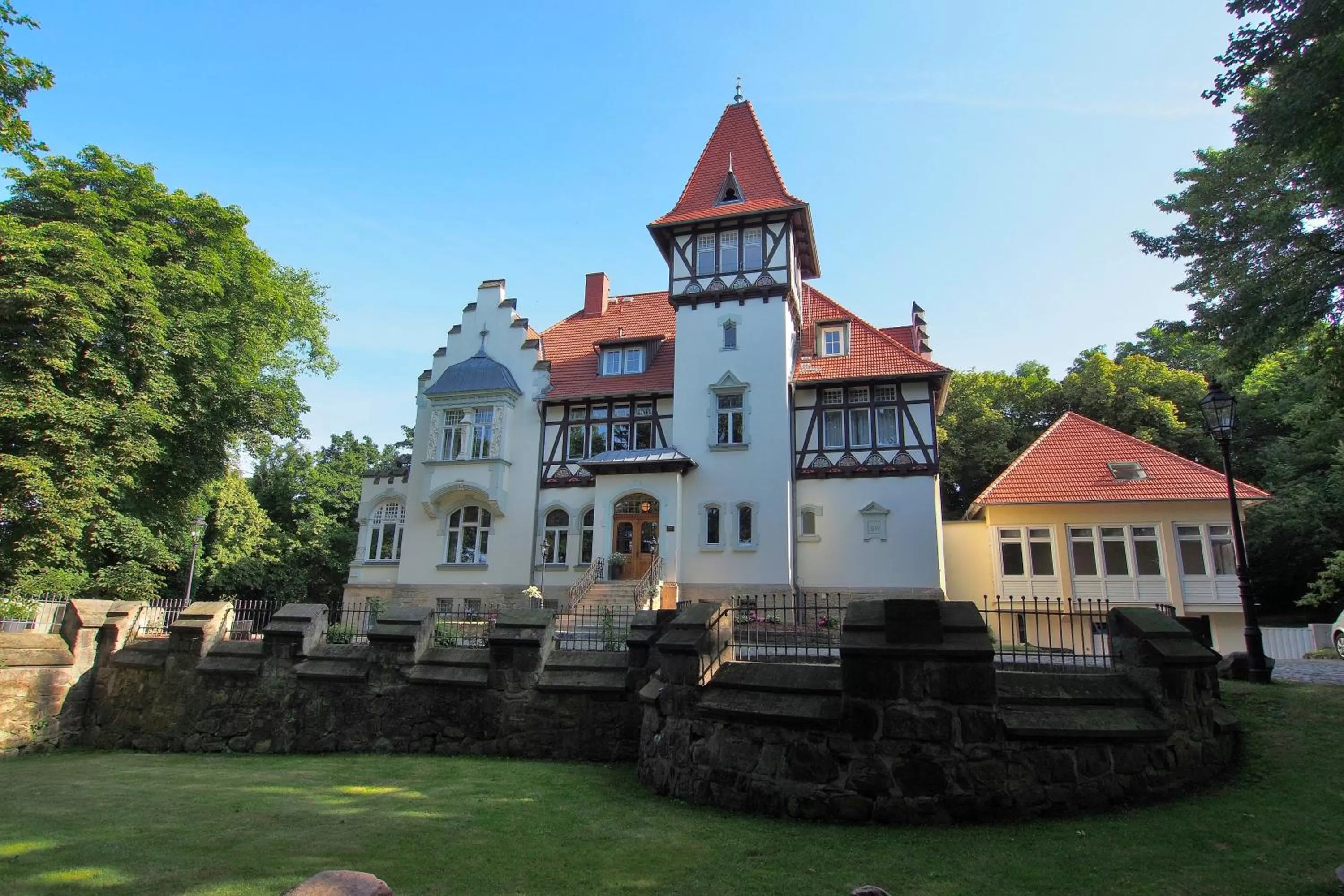 Property building in Hotel Schlossvilla Derenburg
