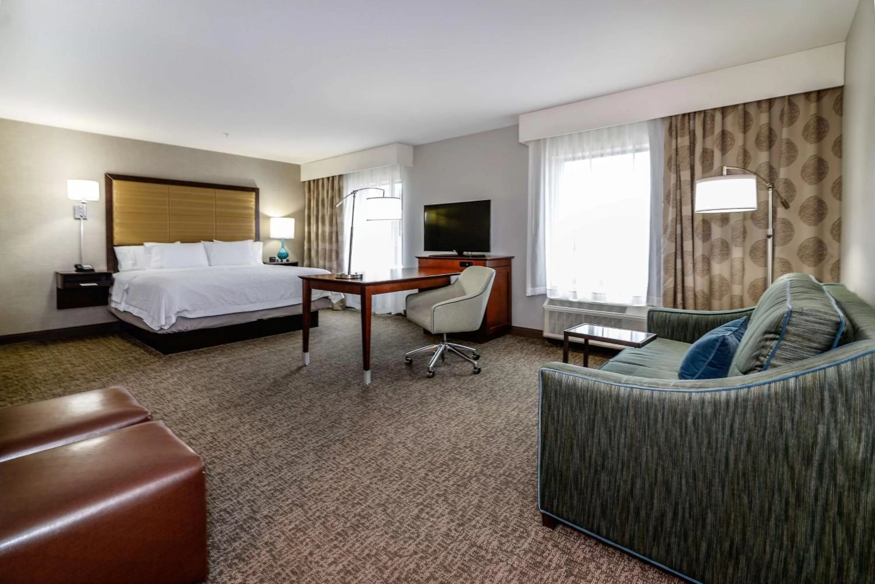 Bedroom, Bed in Hampton Inn Brighton Mi