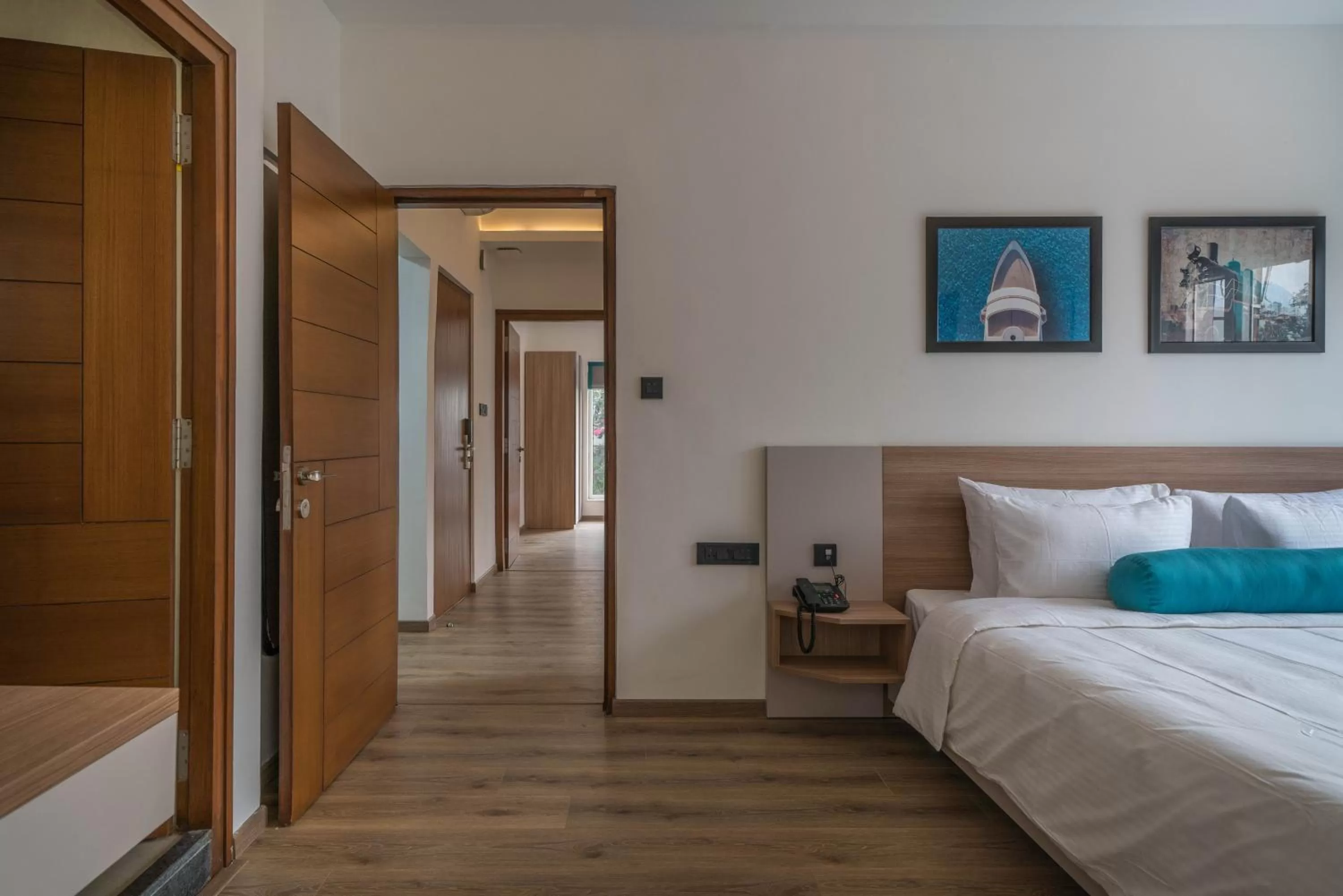 Photo of the whole room, Bed in SKYLA Studios & Suites - Jubilee Hills