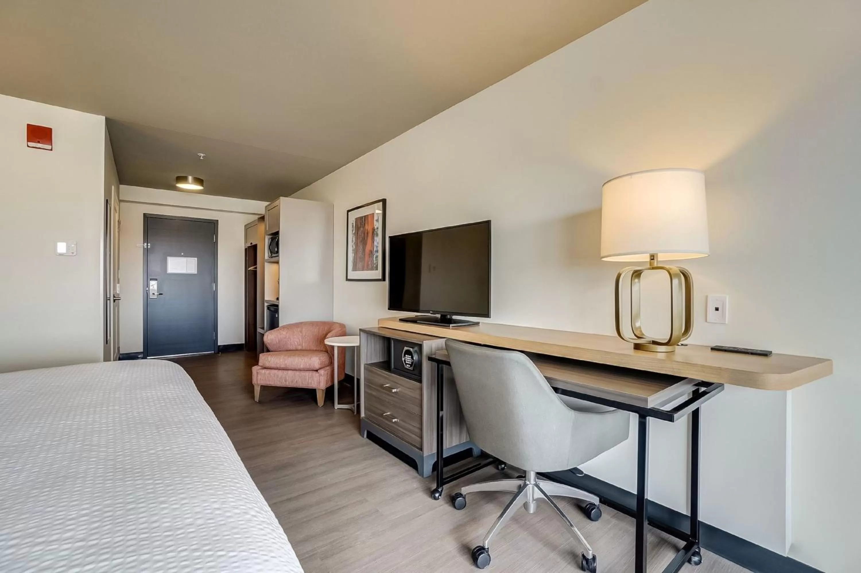 Photo of the whole room, Bed in Holiday Inn Gatineau - Ottawa by IHG