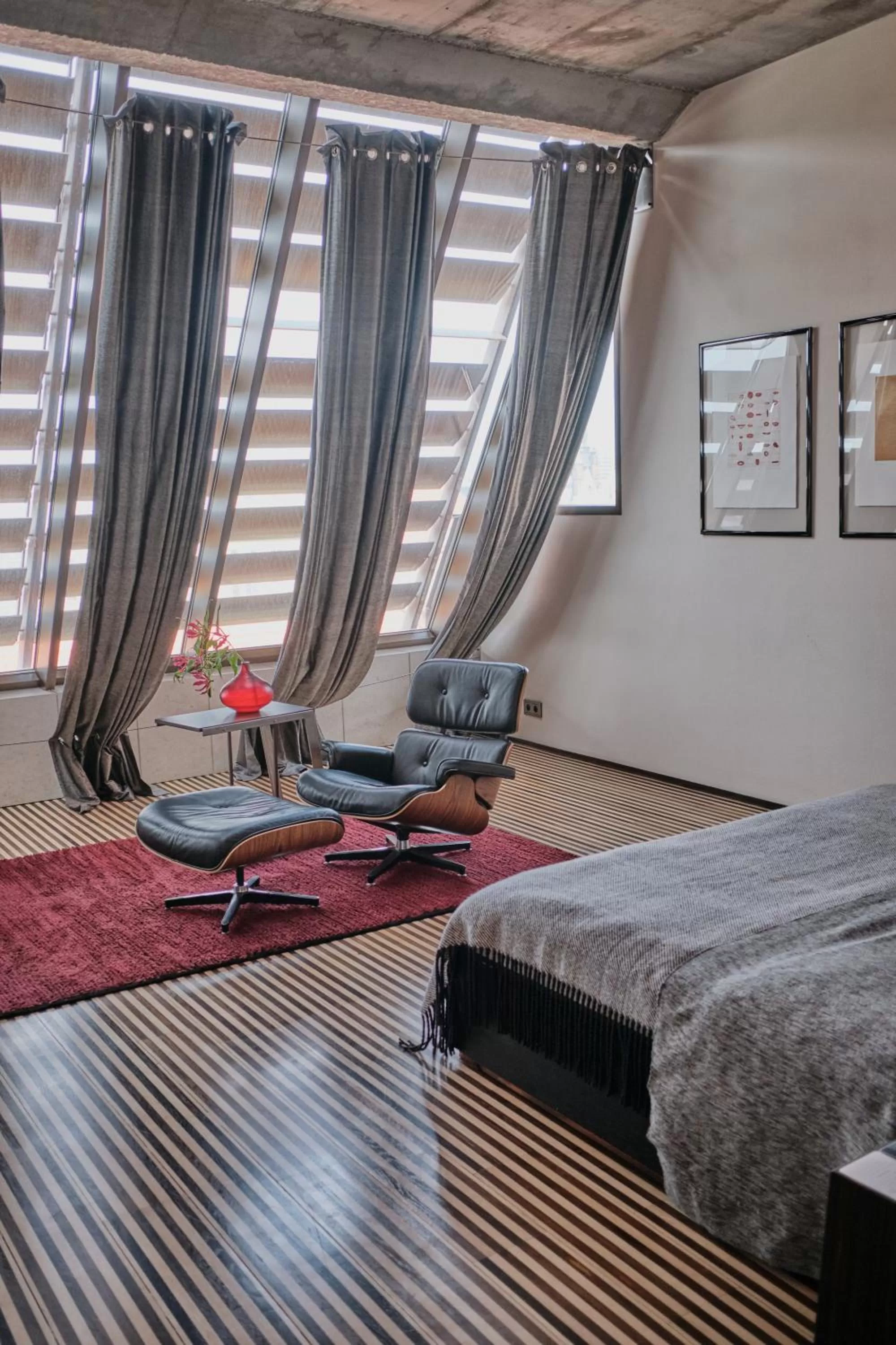 Bed in Hotel Monopol