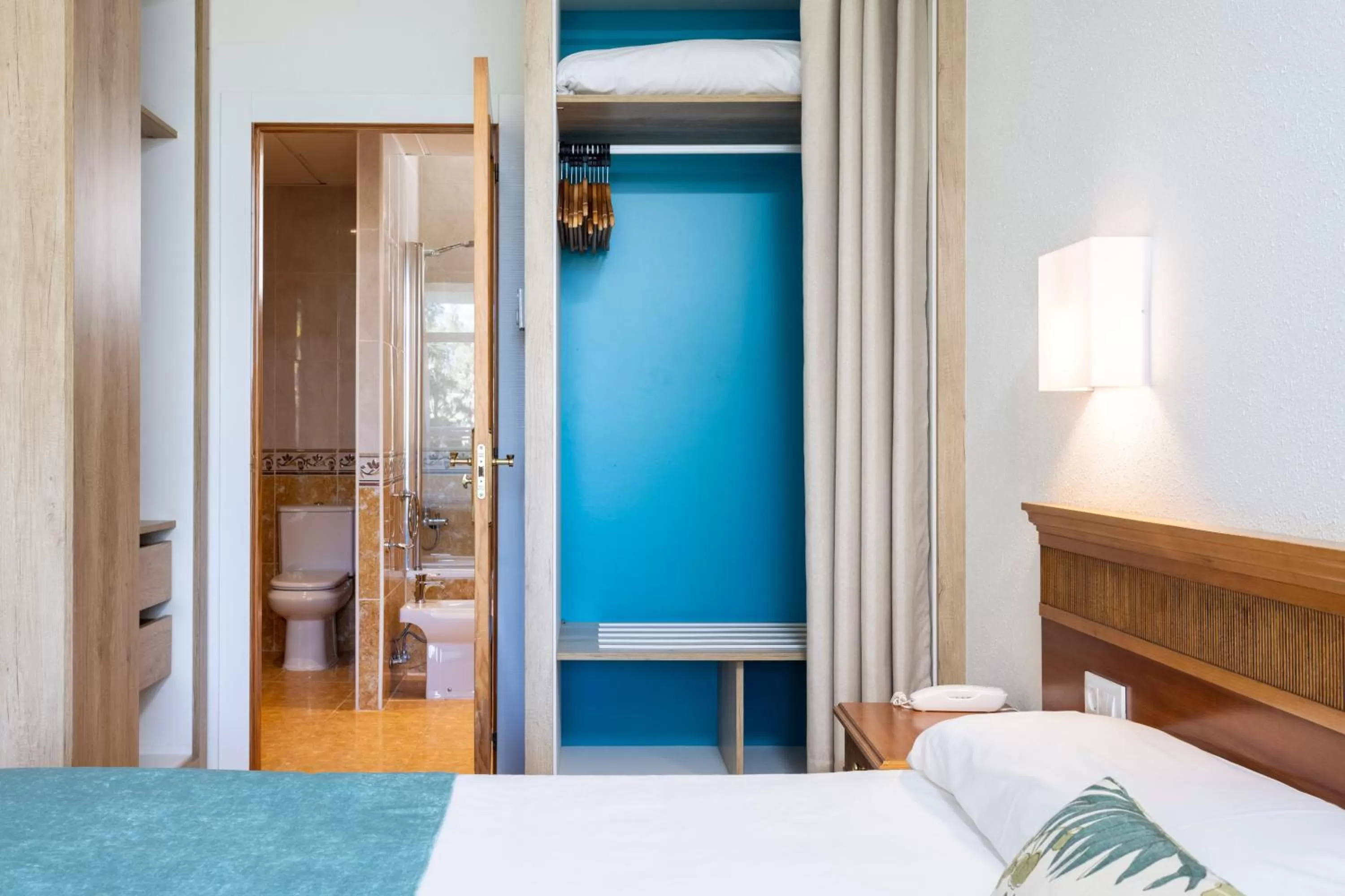 wardrobe, Bed in Gara Suites Golf & Spa