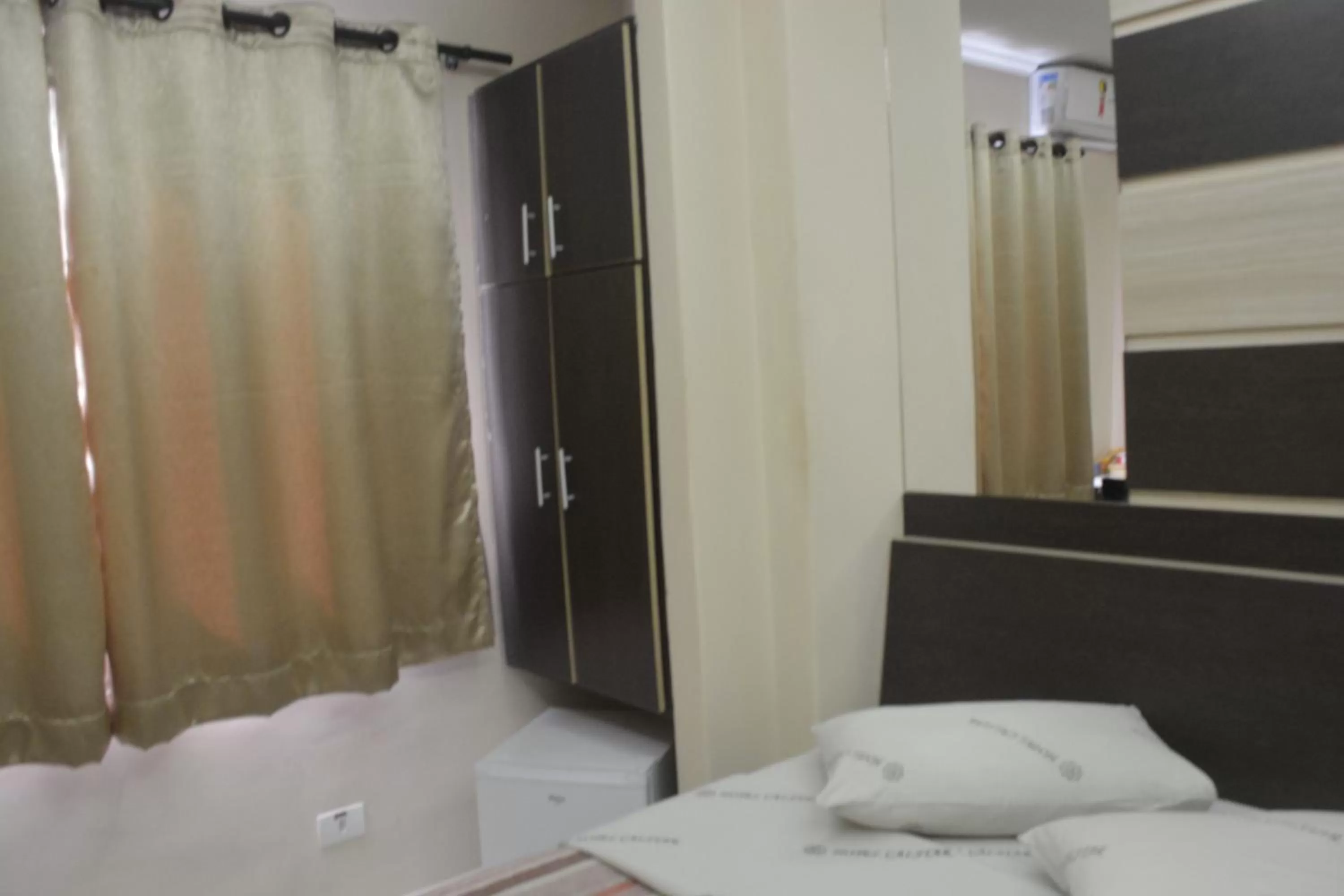 Bed in Hotel Calstar