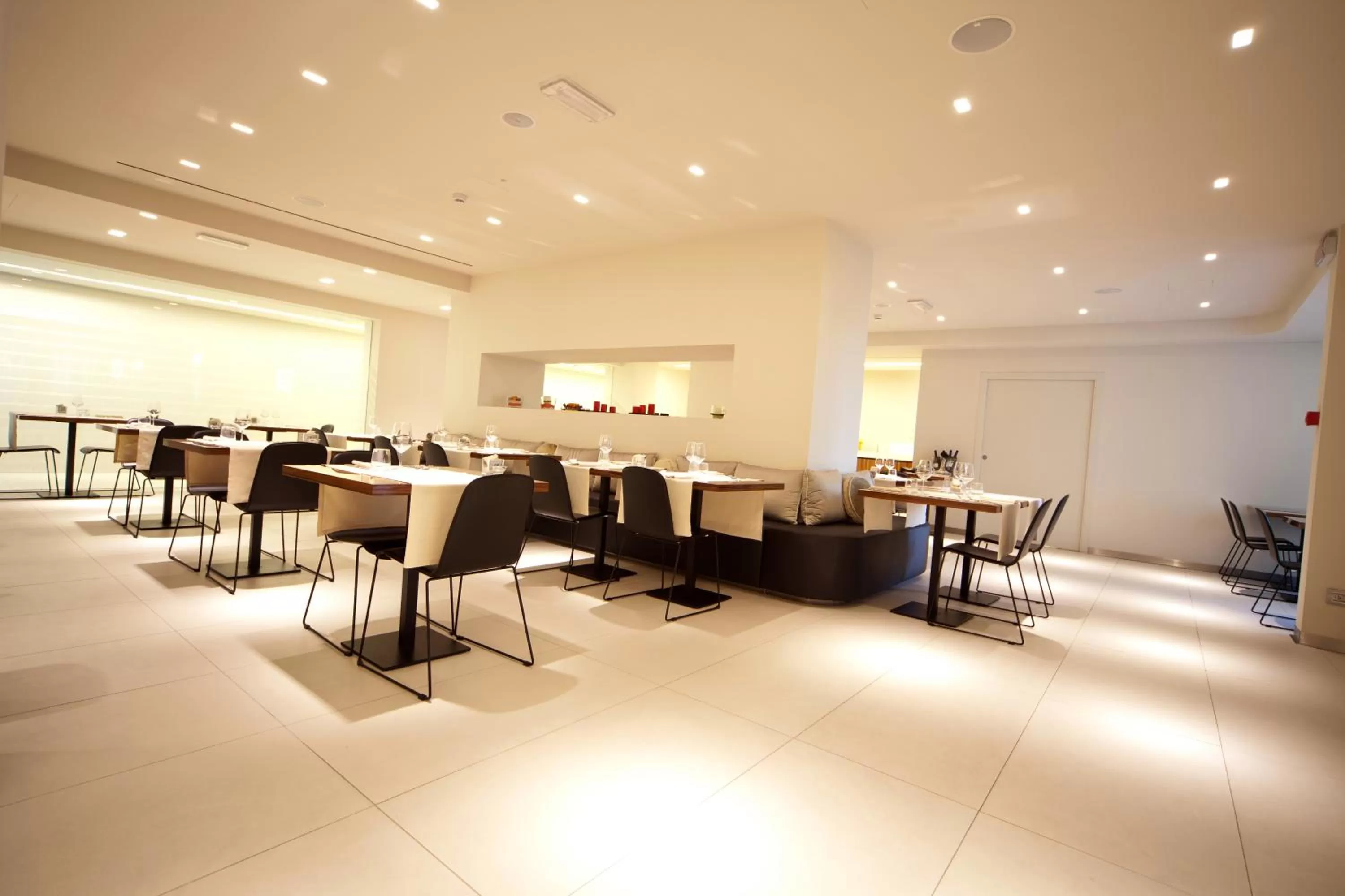 Restaurant/places to eat in Albergo Dei Laghi