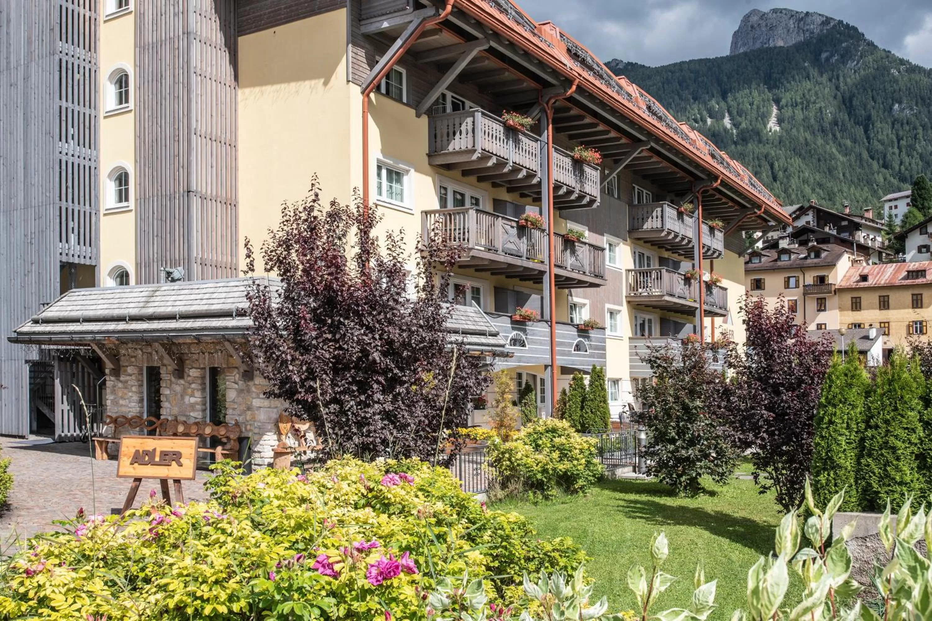 Facade/entrance in Adler ApartHotel