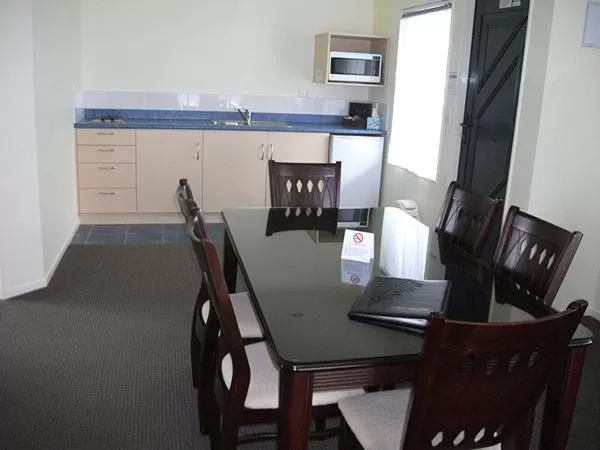 Two-Bedroom Apartment in Eastland Pacific Motel